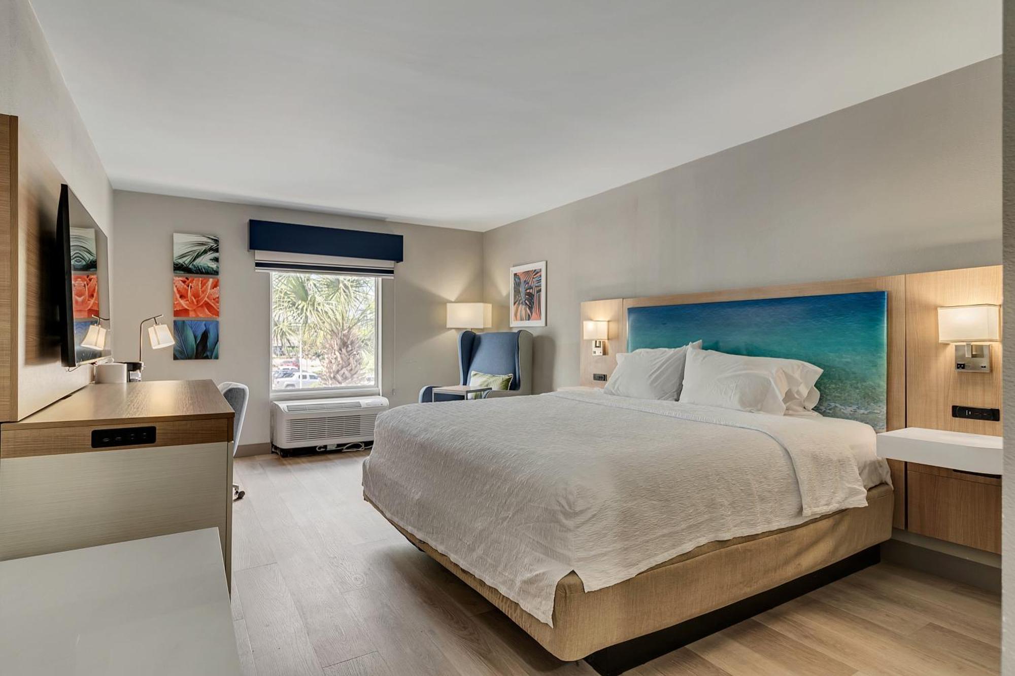 Standard King Room with Mobility Accessible Roll-In Shower