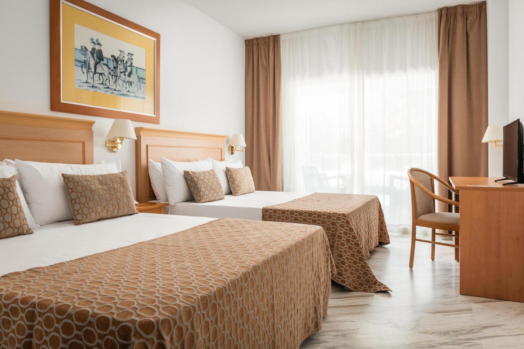 Quadruple Room (2 Adults + 2 Children),1546425085:JPEG