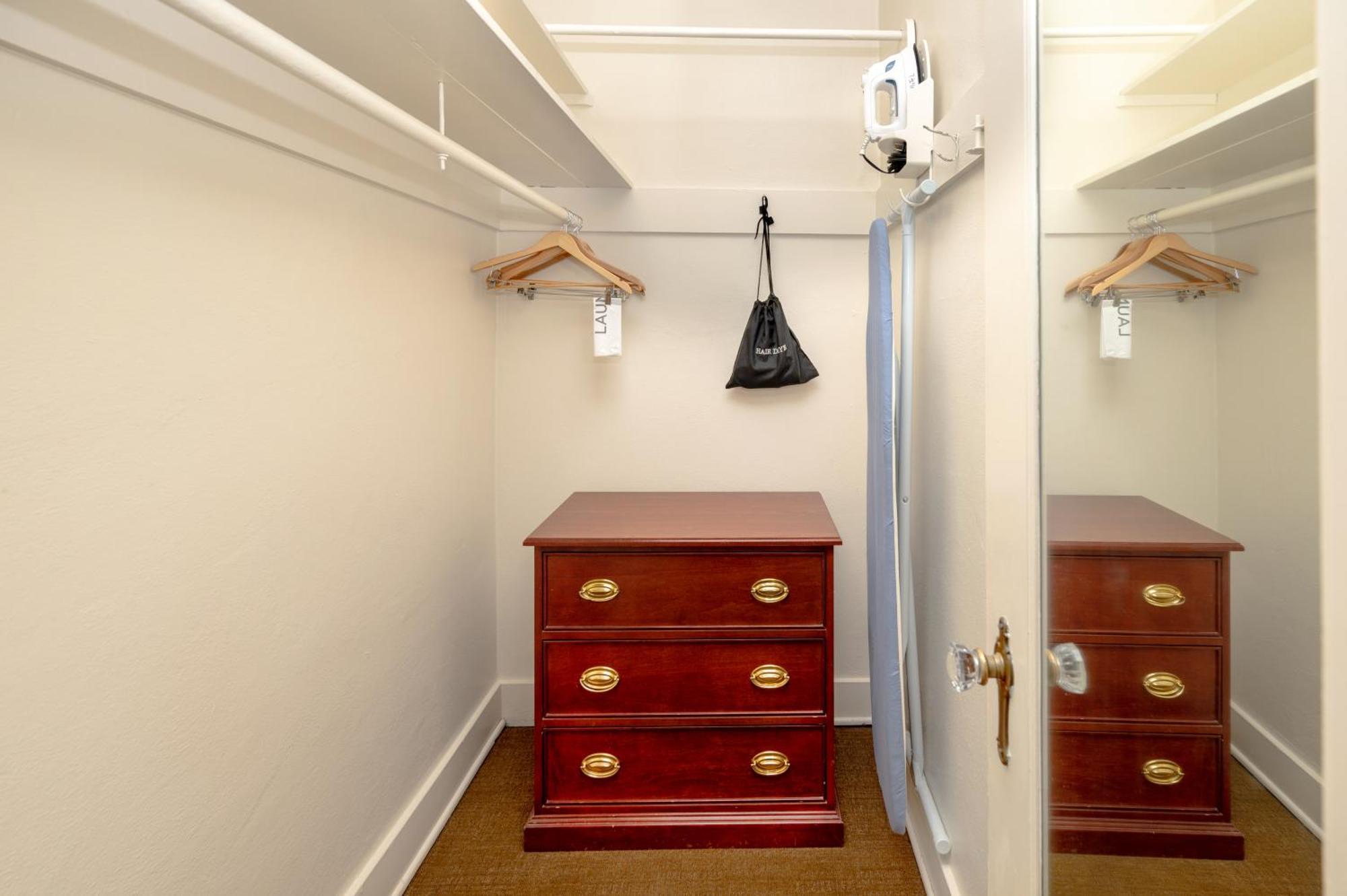 Twin Suite with Two Twin Beds (No Air-Conditioning),1546573684:JPEG