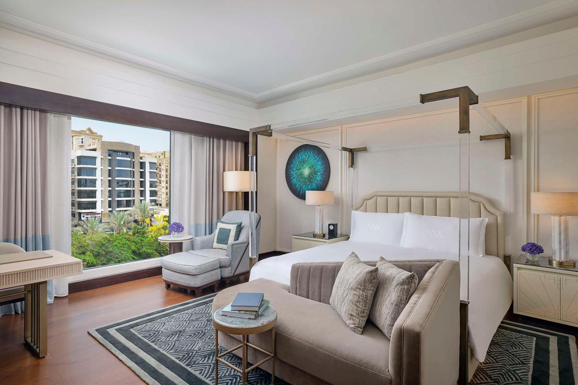 Deluxe One-Bedroom King Suite