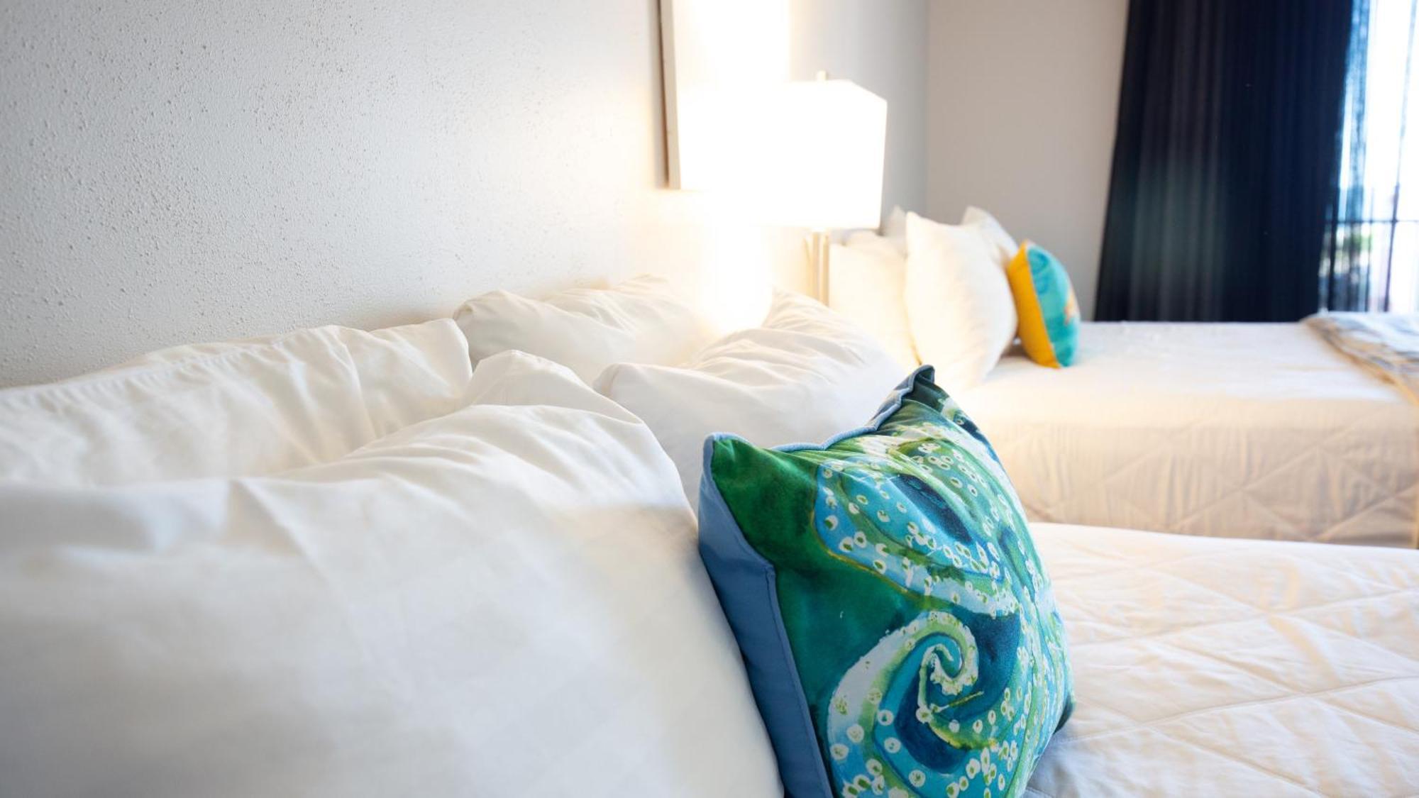 M-3 Two Queen Bed Standard Room Ocean View,1185564202:JPEG