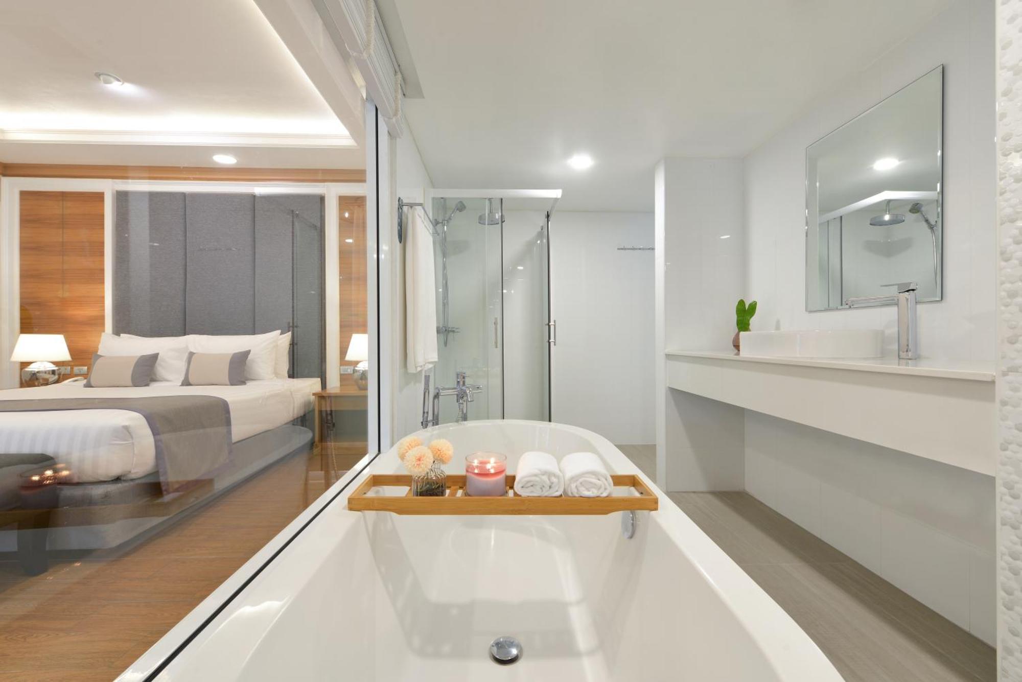 1 Bed Room Suite with Living area