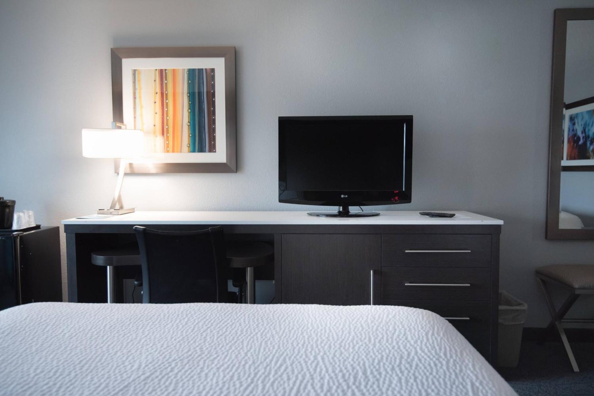 Zimmer mit Kingsize-Bett