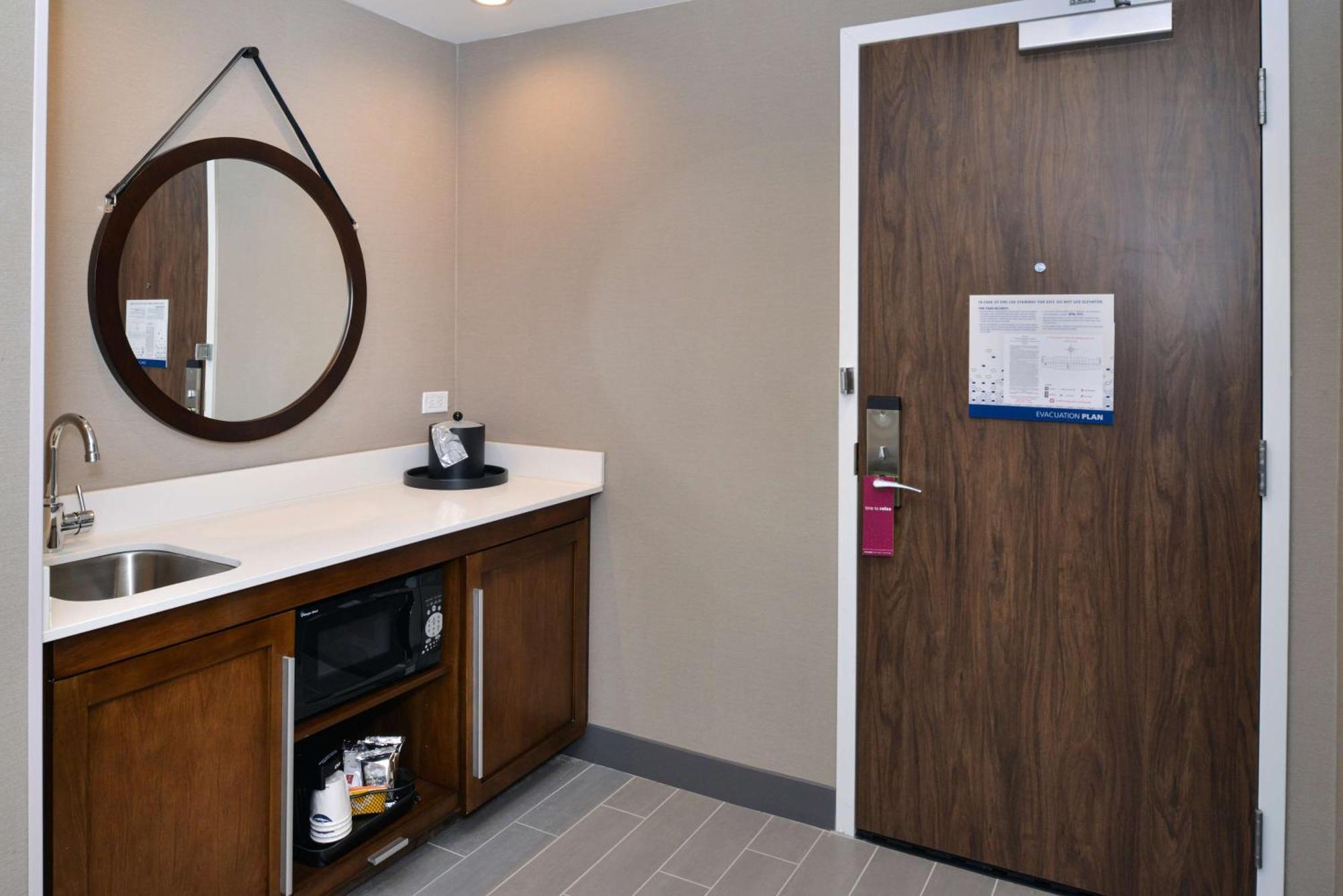 King Studio Suite - Hearing Access/Non-Smoking