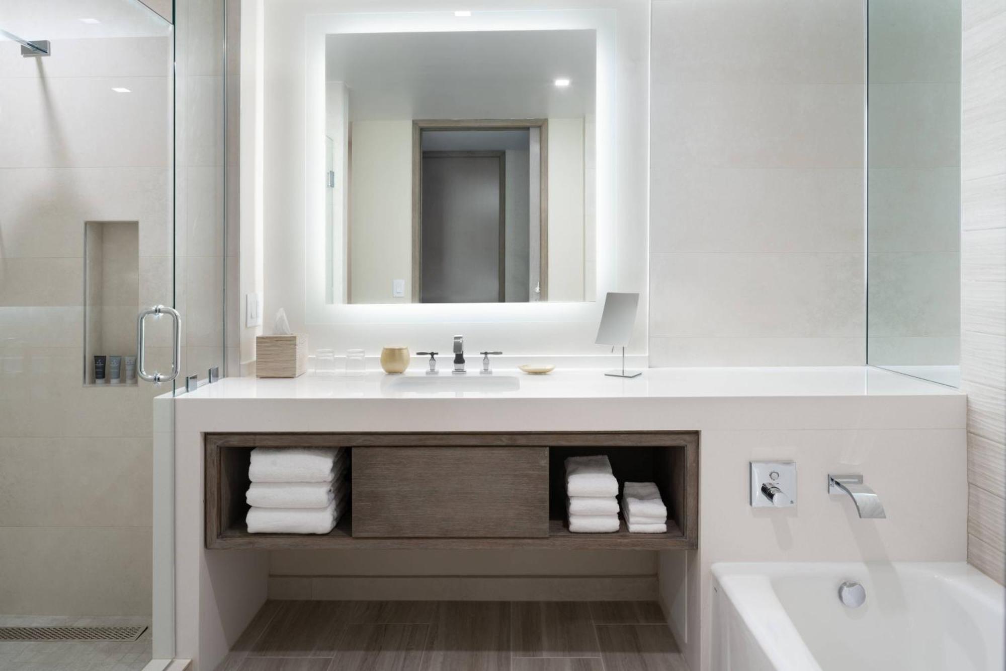 Guest Room, 1 King