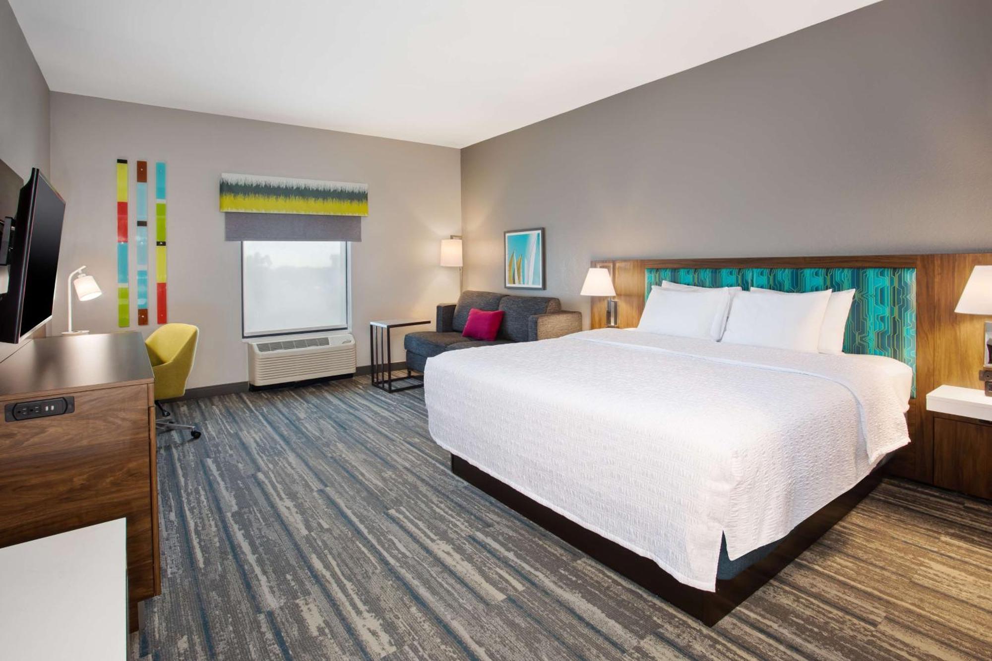 King Room with King Bed - Non-Smoking