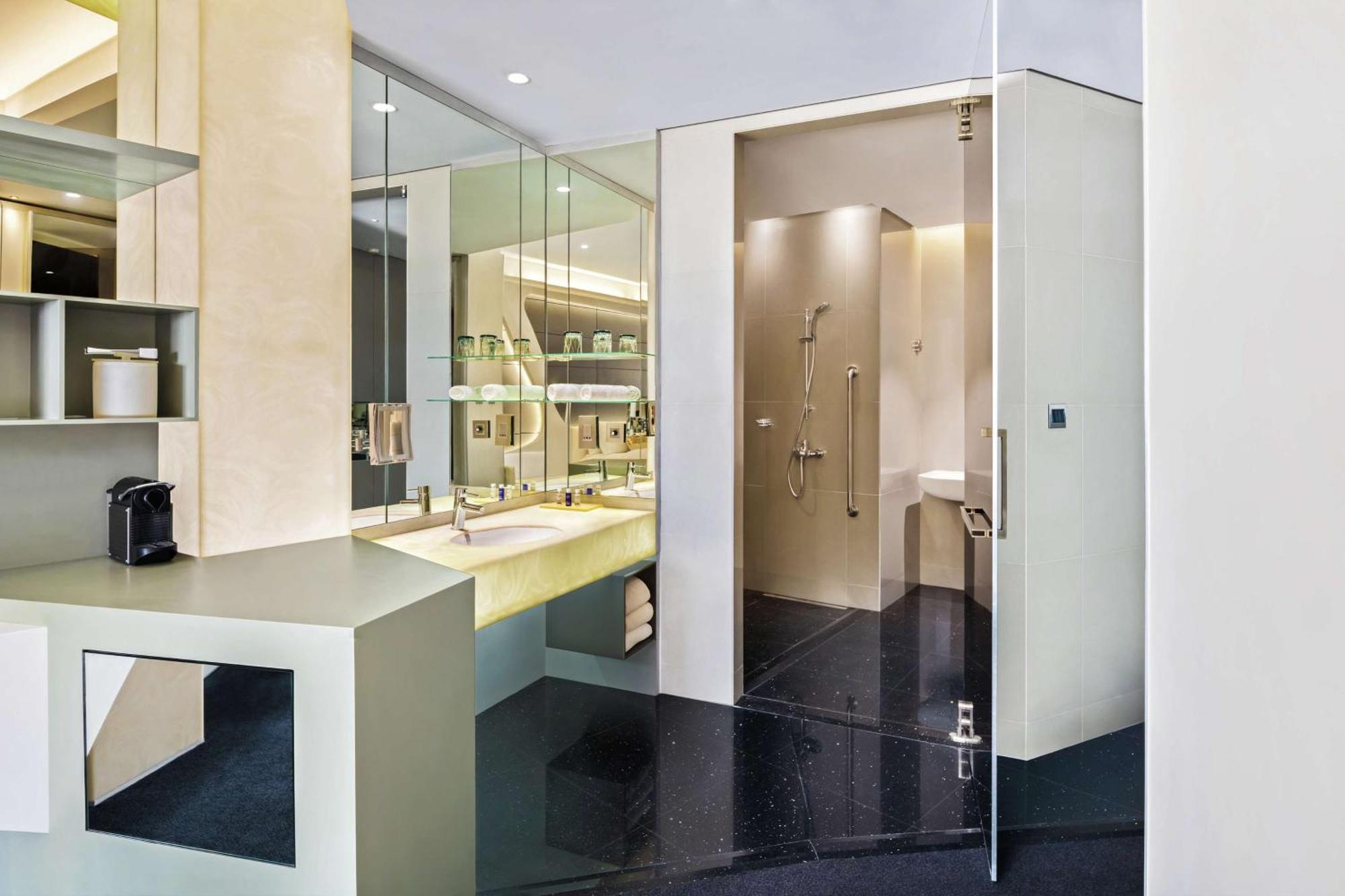 Deluxe King Room - Mobility Accessible