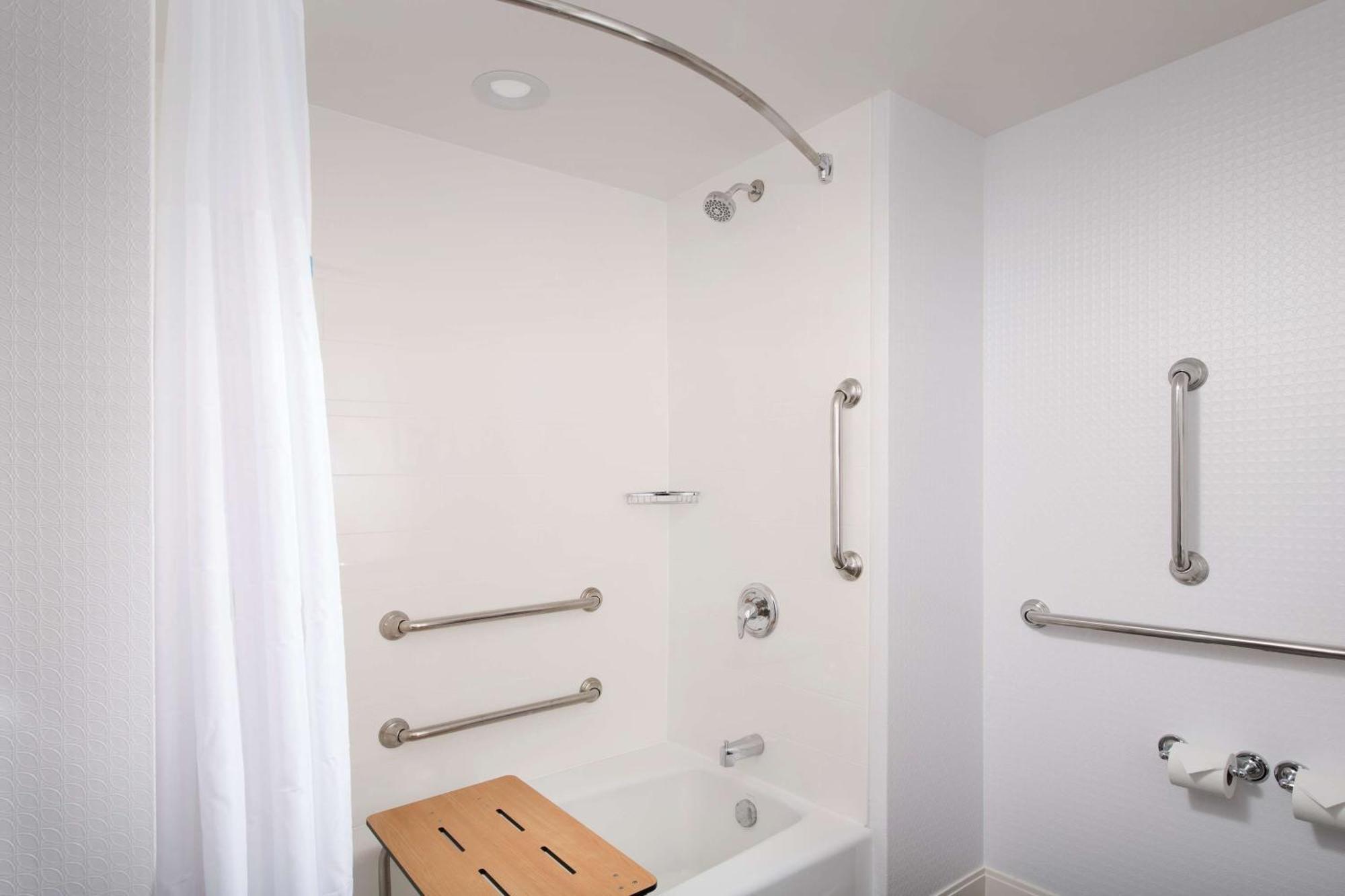 Queen Room with Two Queen Beds - Mobility Access/Non-Smoking,1548271612:JPEG