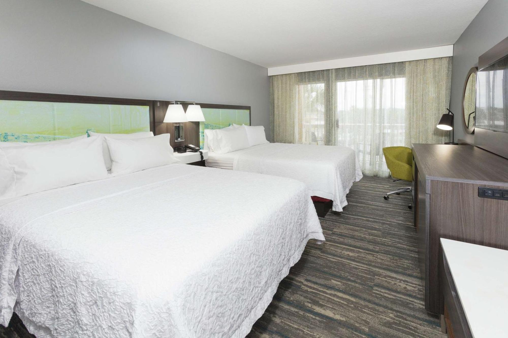 Queen Room with Two Queen Beds and City View - Non-Smoking