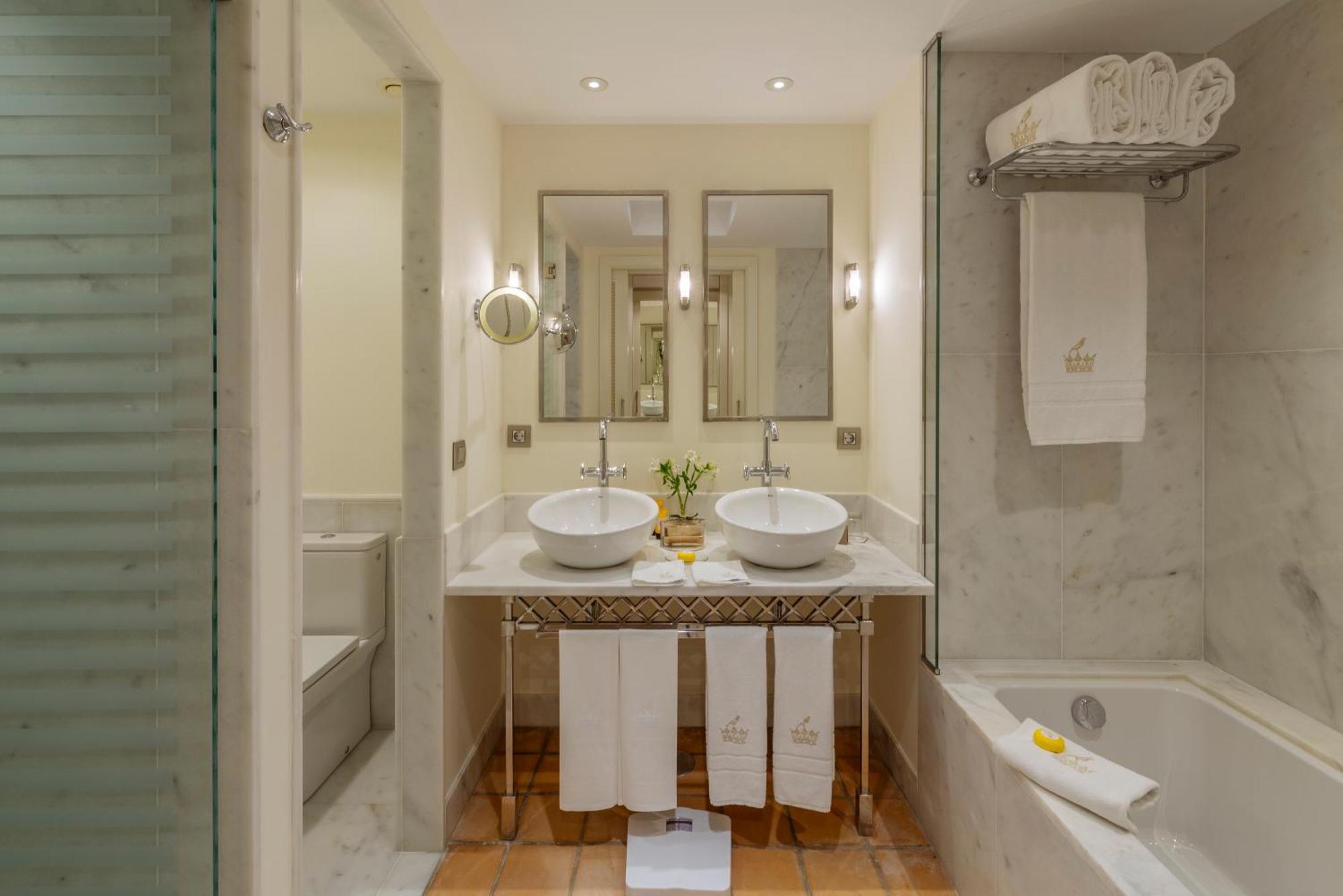 Habitación Doble Casas Ducales con vistas al jardín (2 adultos + 1 niño)