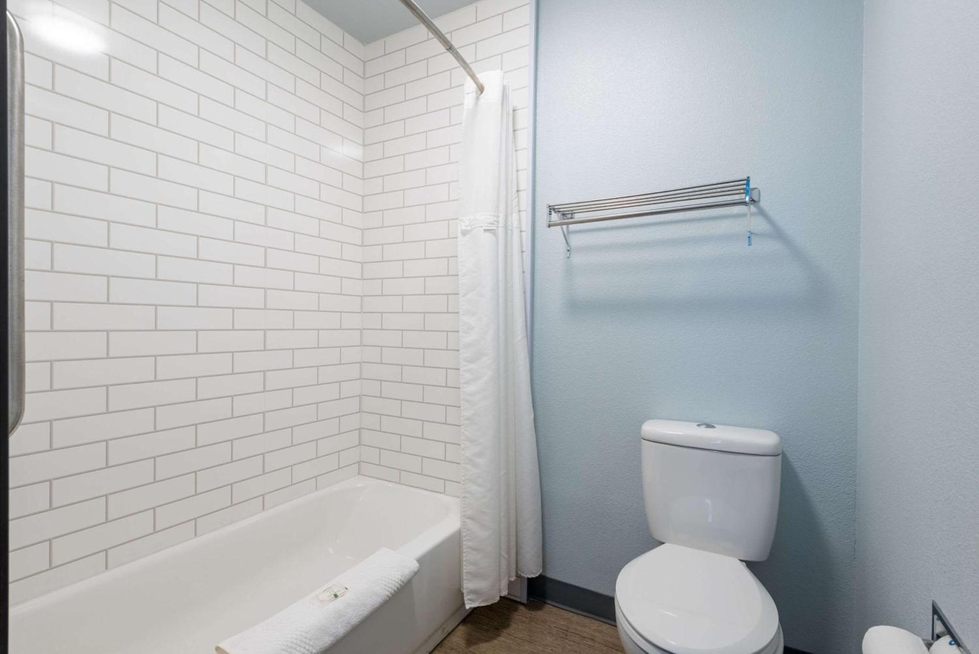 Queen Room with Two Queen Beds and Tub - Accessible/Non Smoking/Pet Friendly