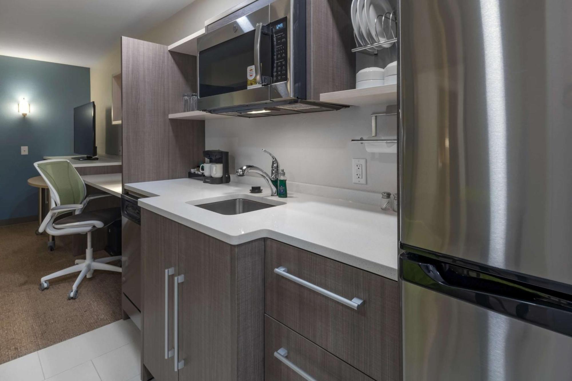 One-Bedroom King Suite with Mountain View - Non-Smoking