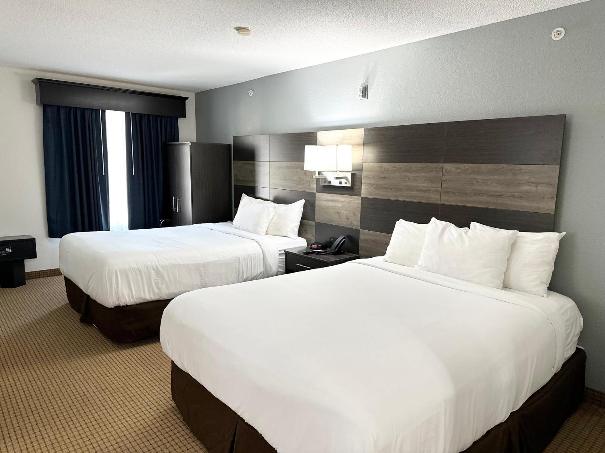 Efficiendy Queen Suite Two Queen Beds or Accessible Non Smoking,1548697621:JPEG