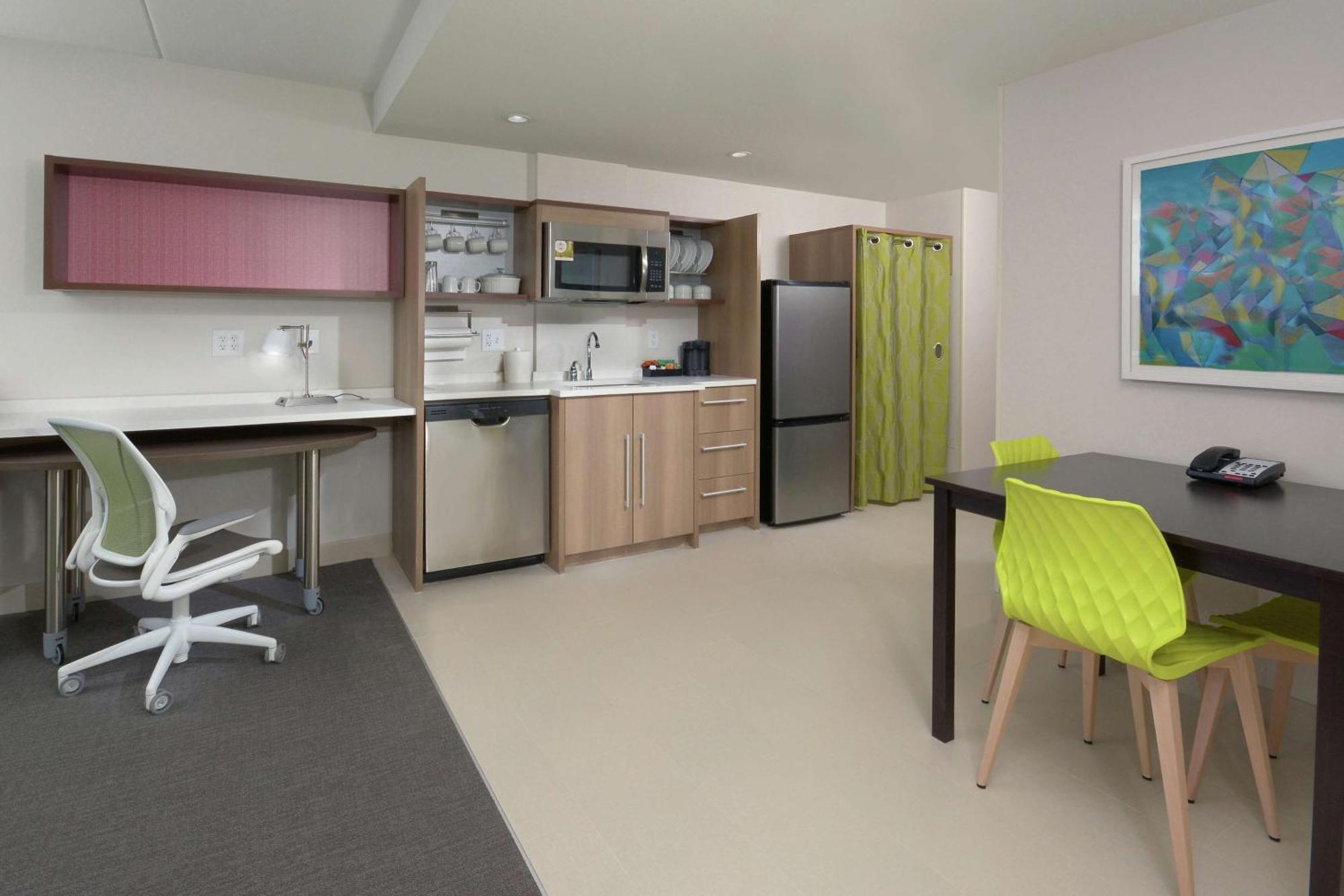 One-Bedroom King Suite - Non-Smoking