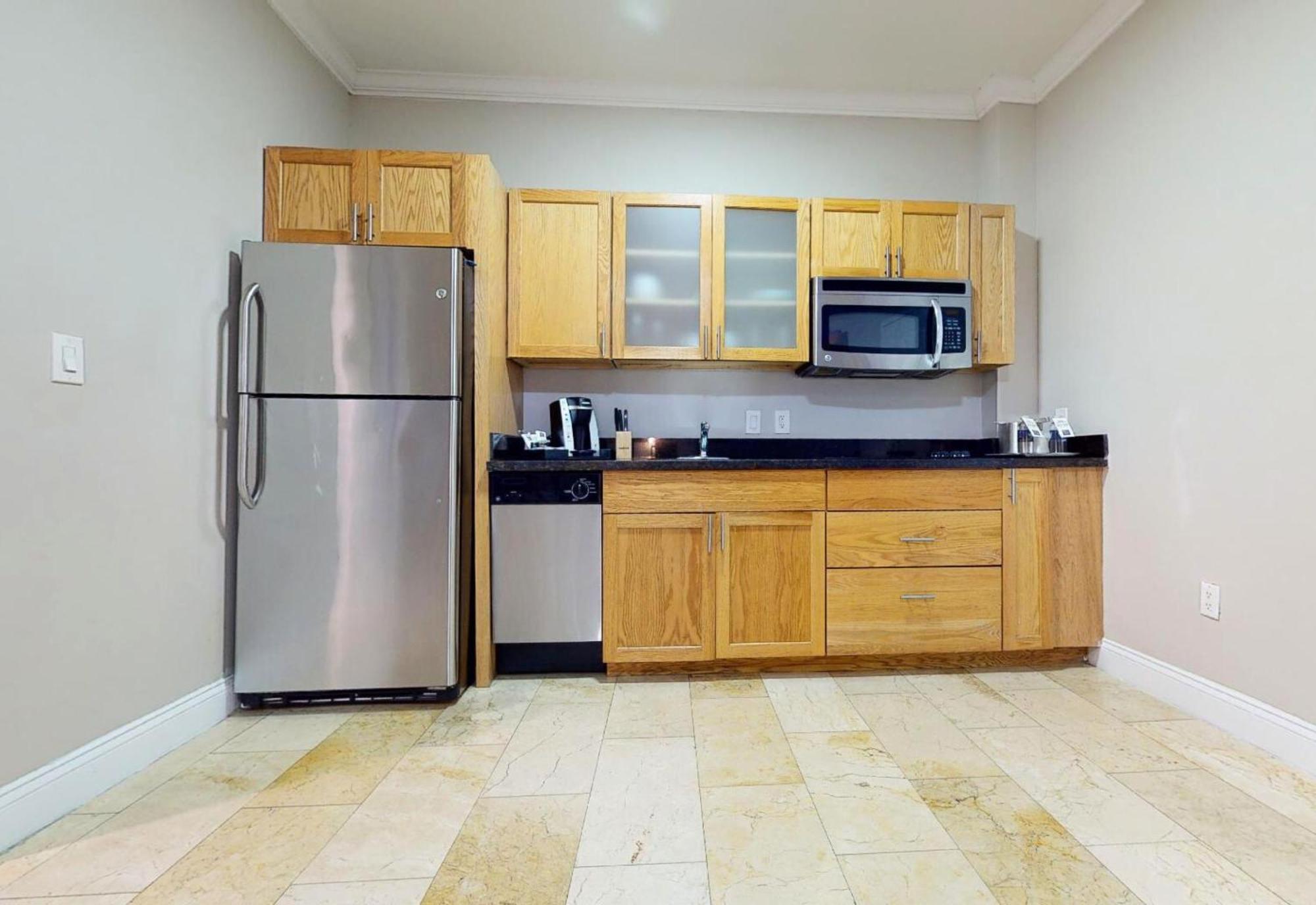 Deluxe King Suite
