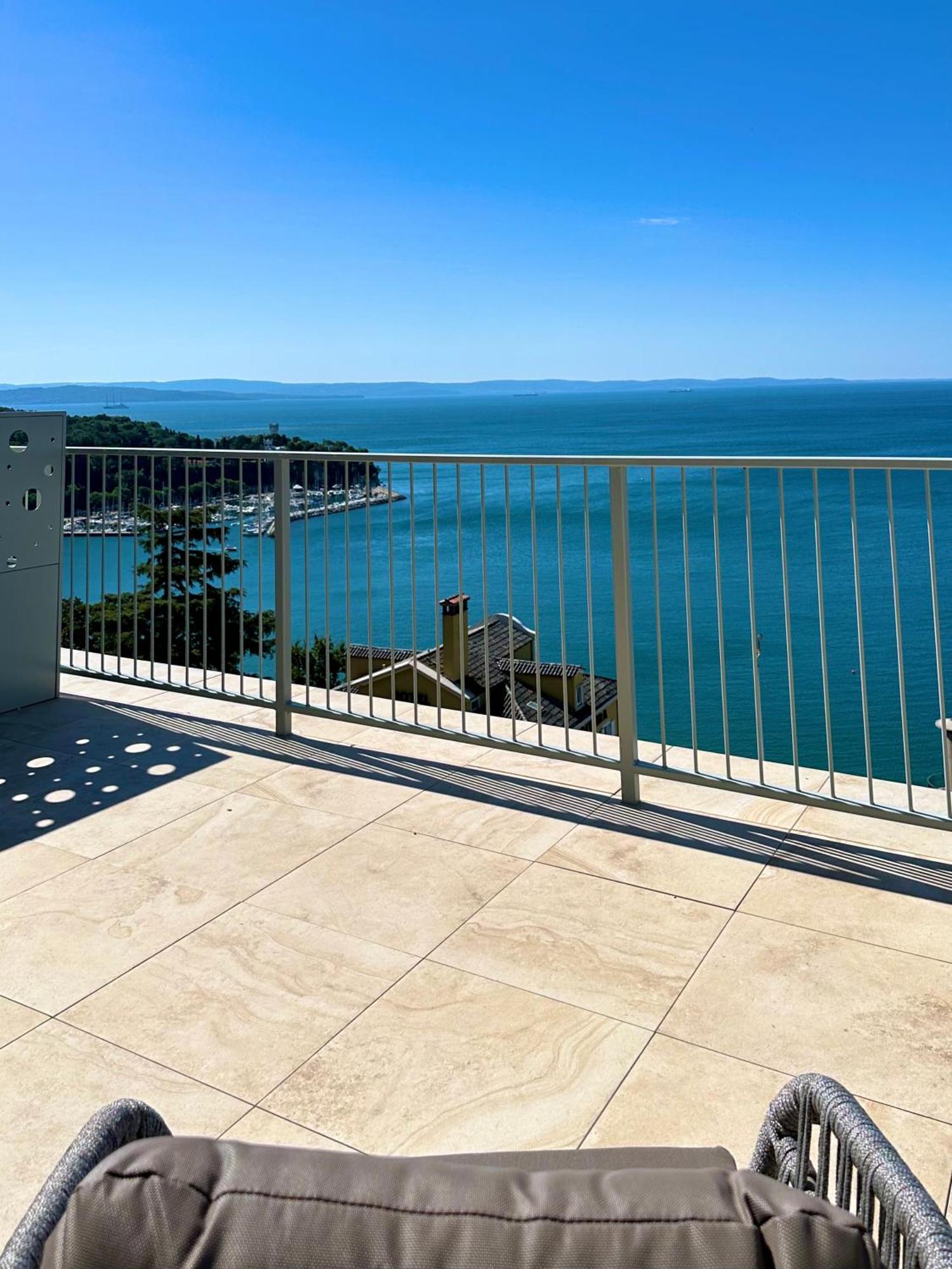 Suite Lit King-Size avec Terrasse - Vue sur Mer