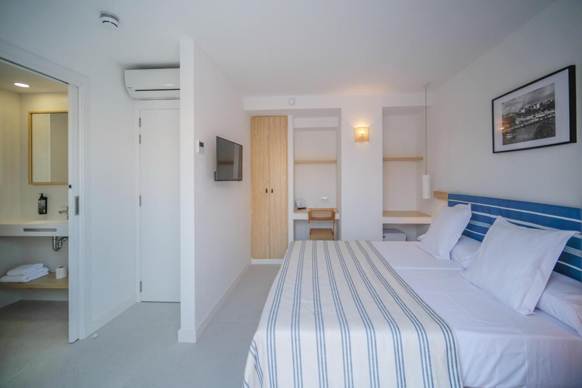 Double Room with Balcony,1548936403:JPEG