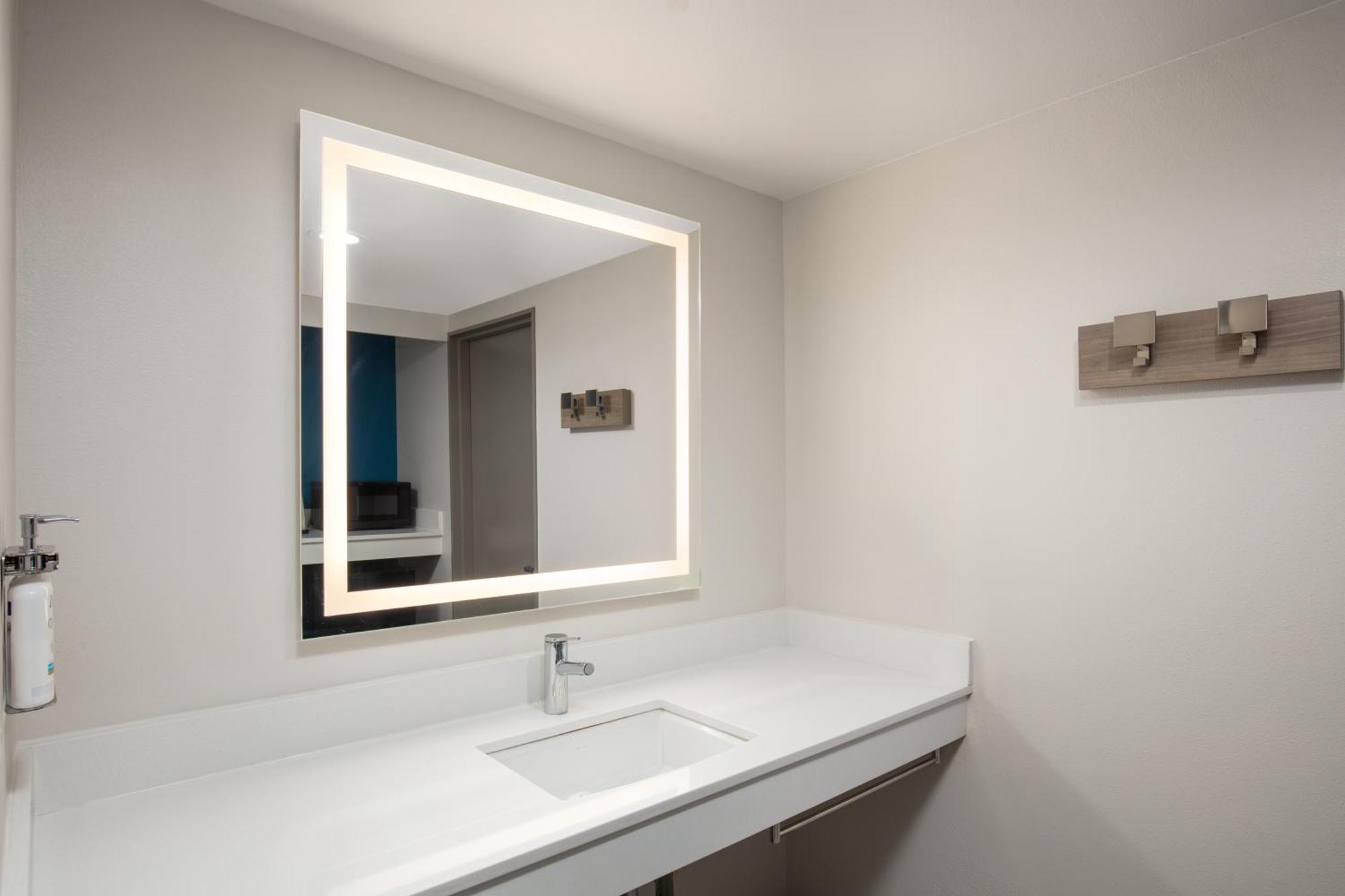 Standard King Room with Harbour View