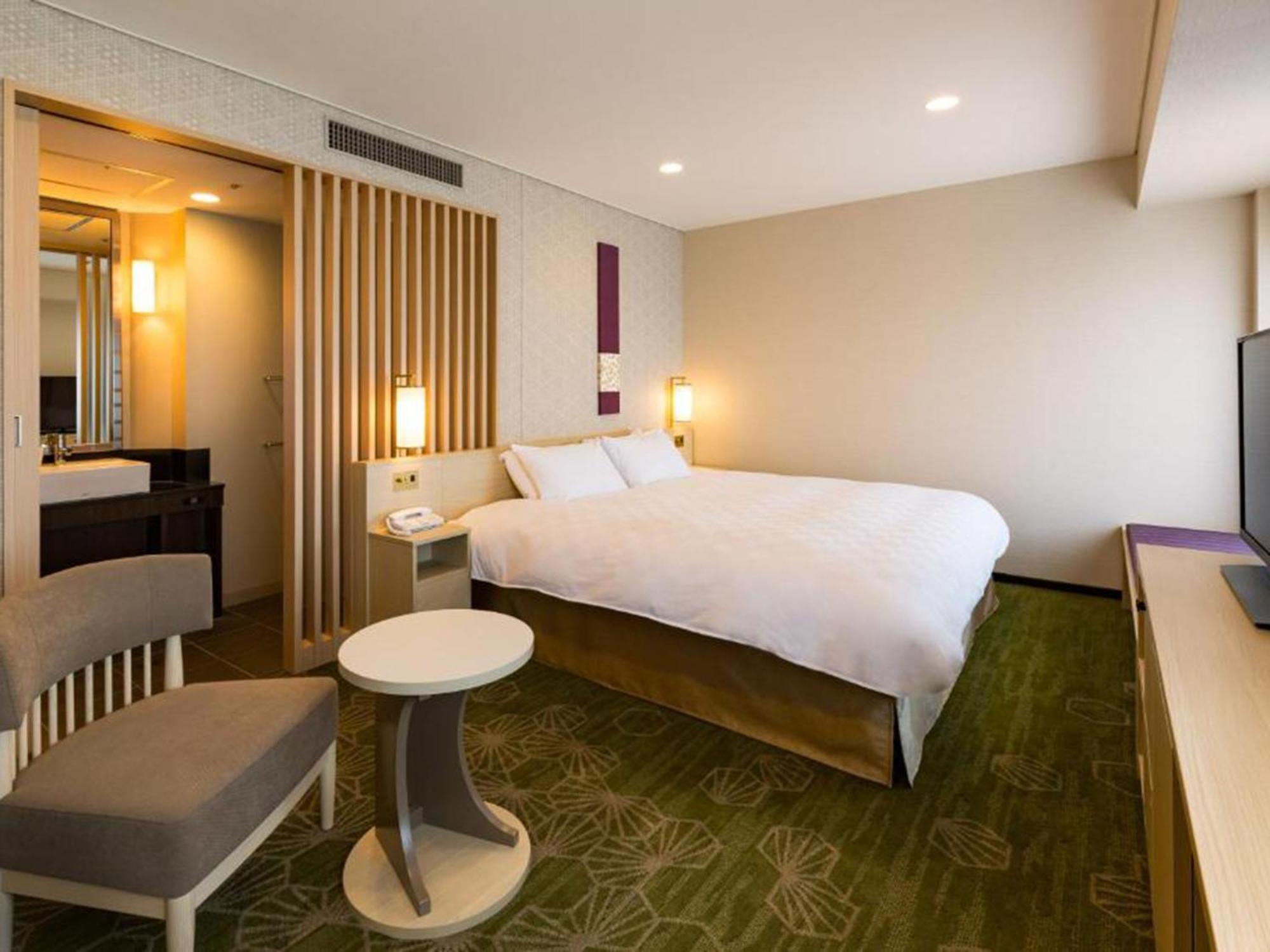 Deluxe King Room, Non-Smoking (30.6sqm)