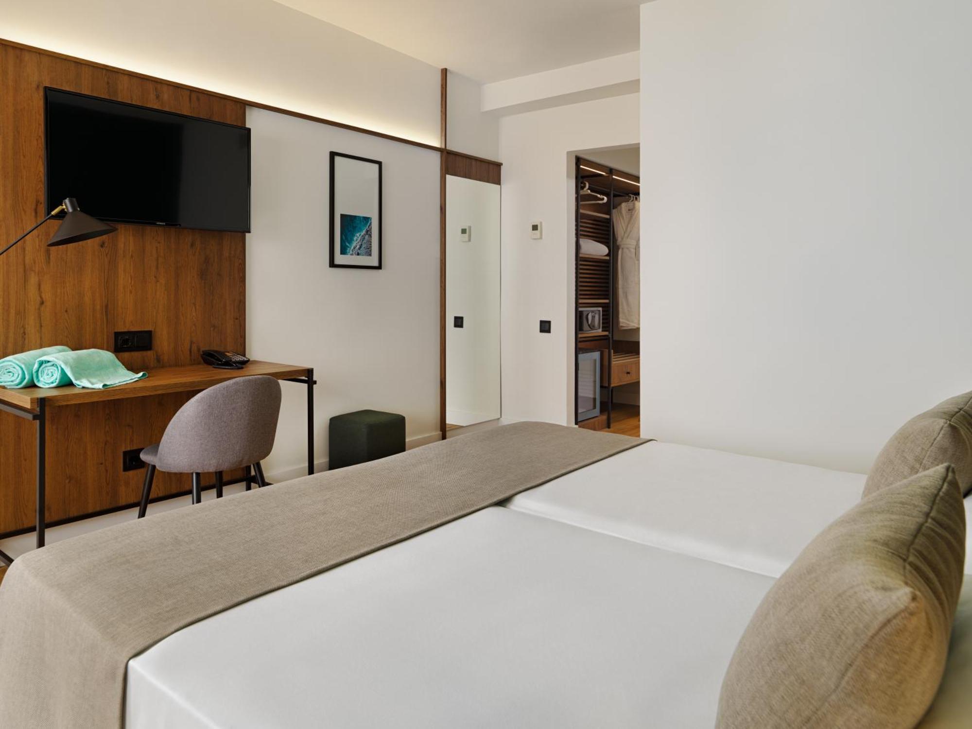Superior Double Room with Sea View,1498485073:JPEG