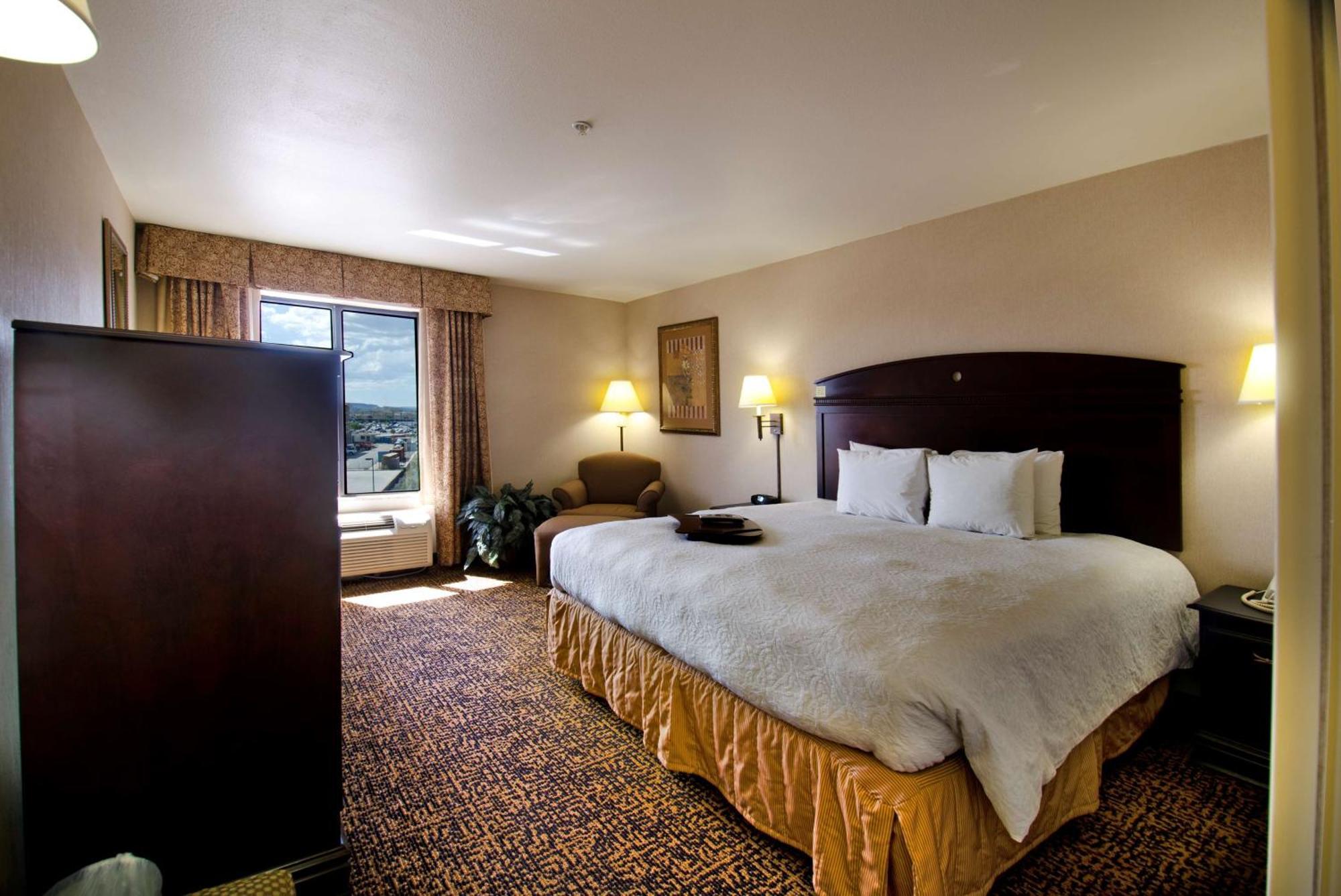 King Room with King Bed - Non-Smoking