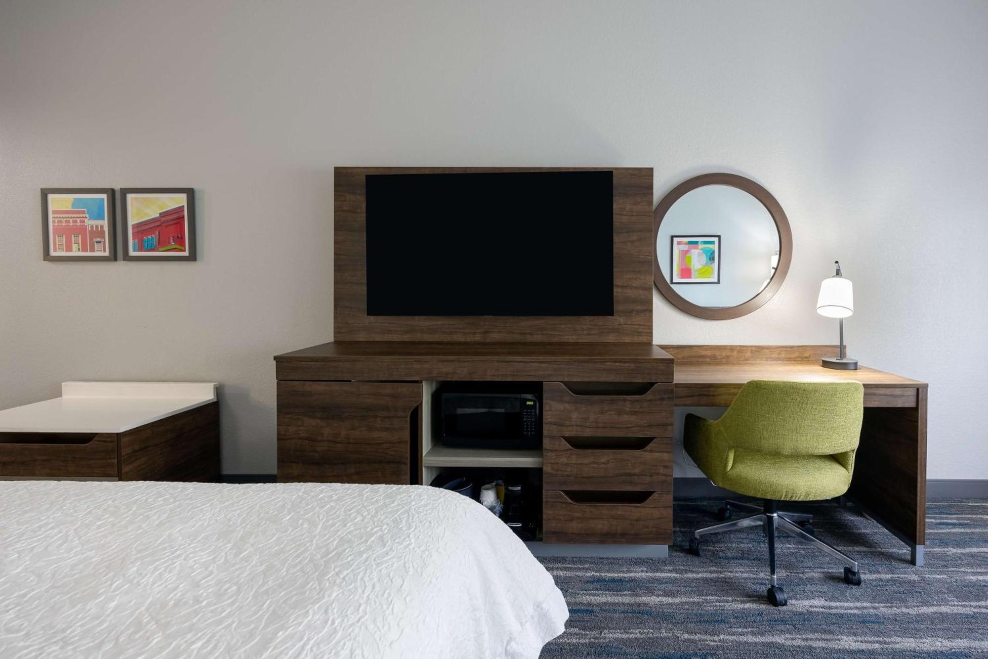 King Room with Sofa Bed - Hearing Accessible/Non-Smoking