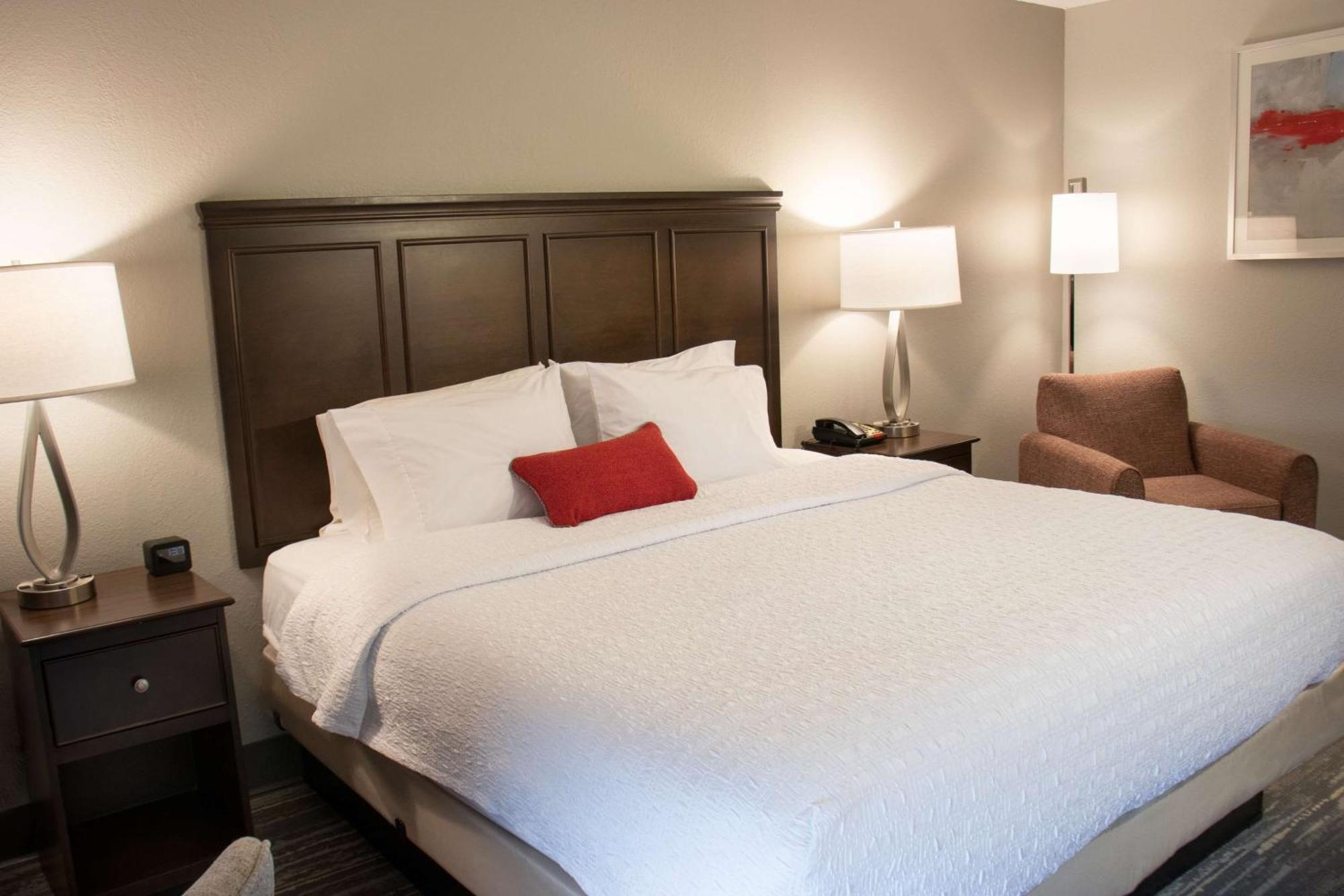 King Room with King Bed - Non-Smoking
