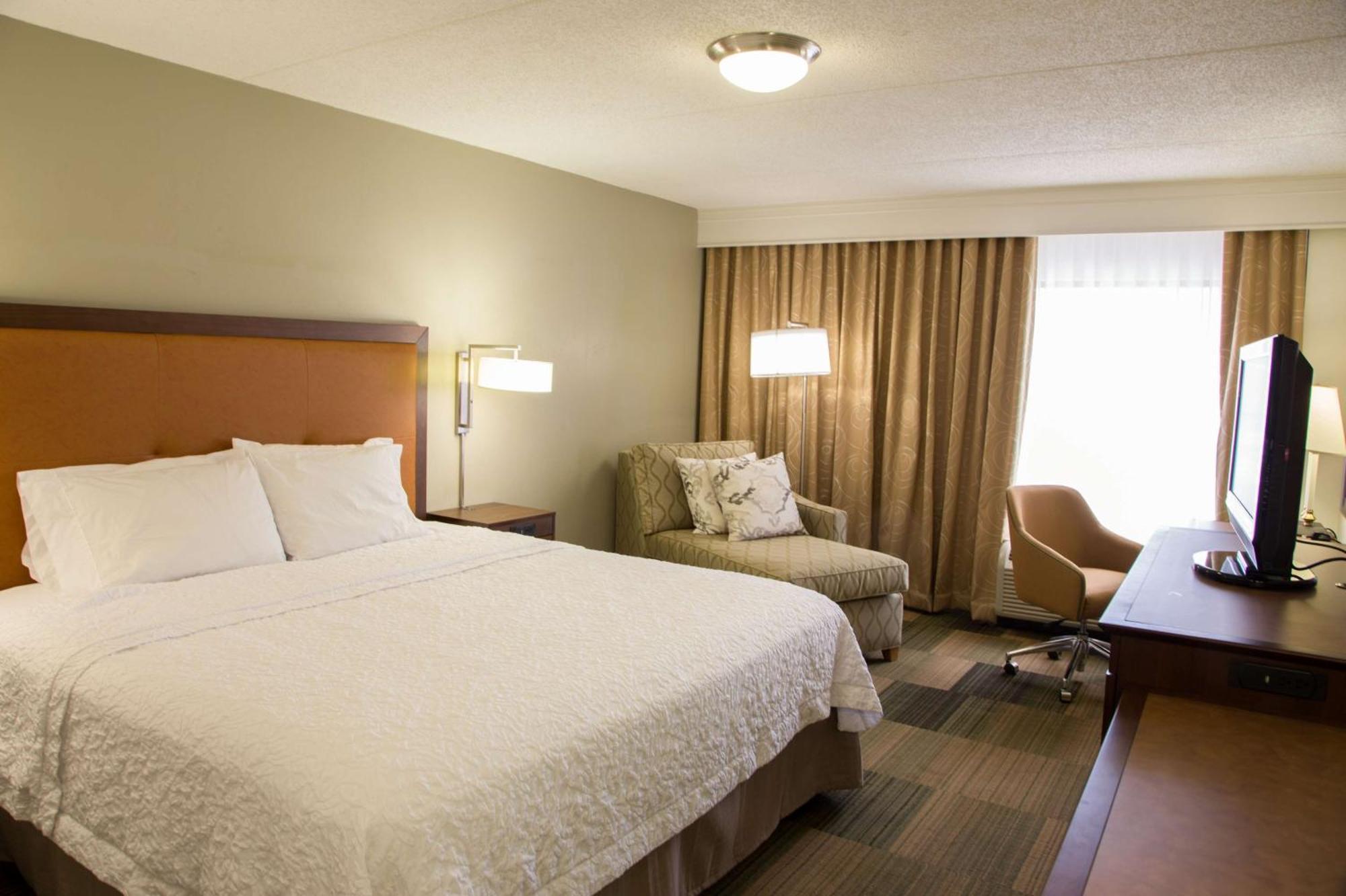 King Room with King Bed - Non-Smoking