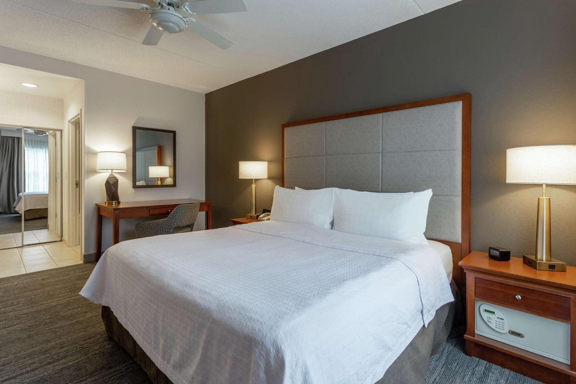 Executive One-Bedroom King Suite - Non-Smoking