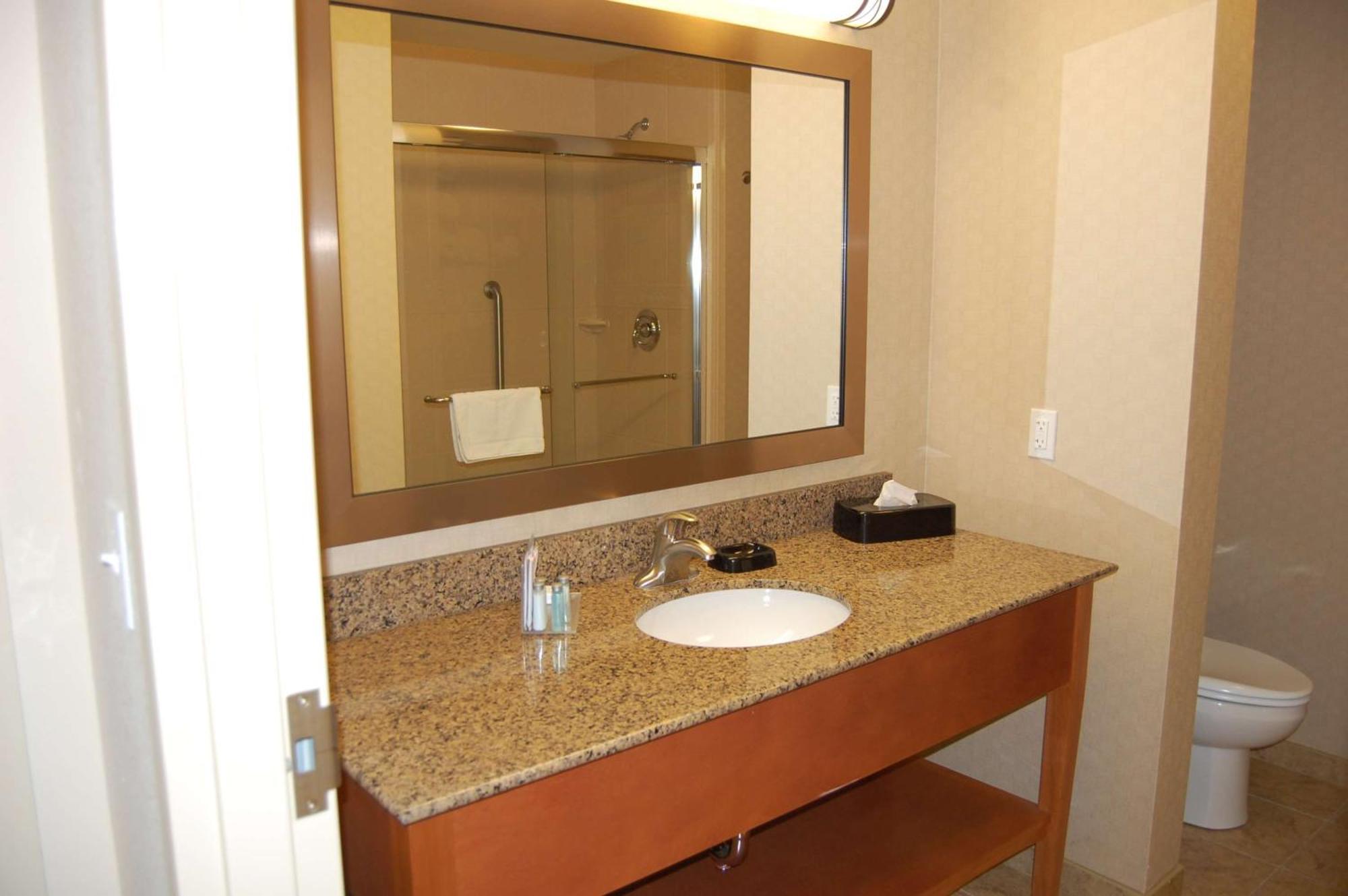 King Room with King Bed - Non-Smoking