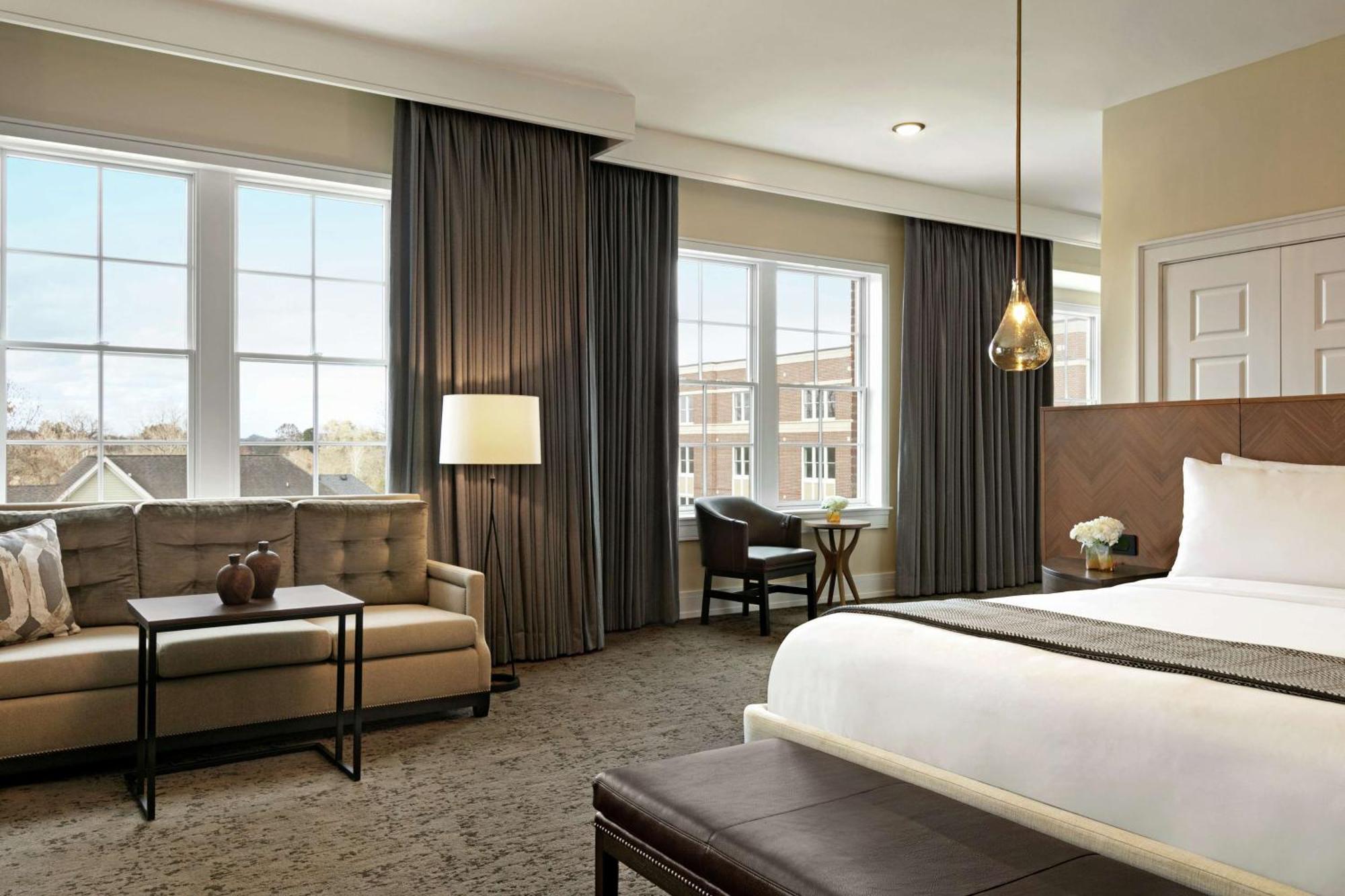 One-Bedroom Junior King Suite