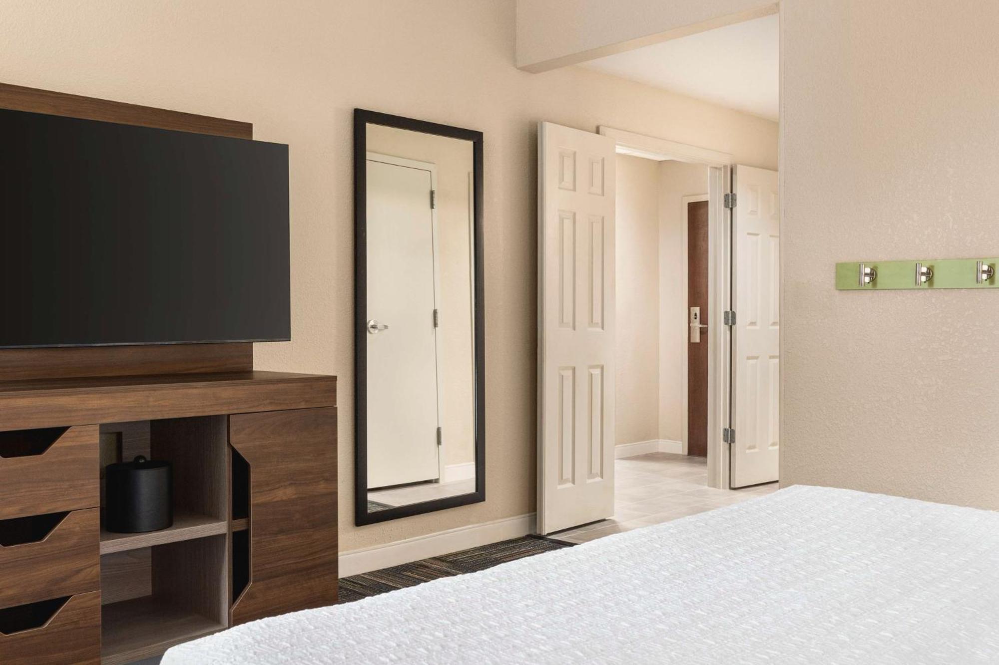 King Room - Mobility Access/Non-Smoking