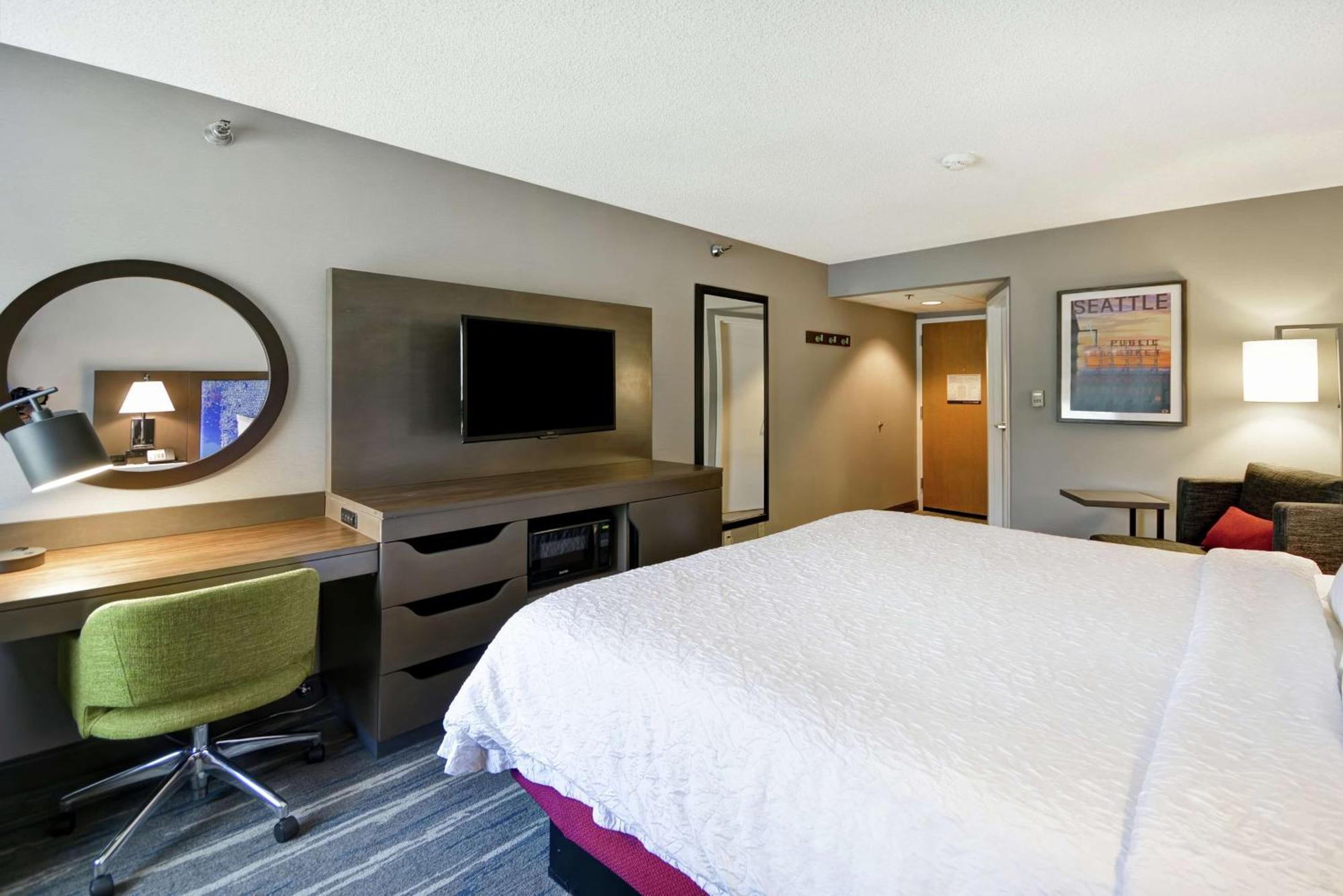 King Room with King Bed - Non-Smoking