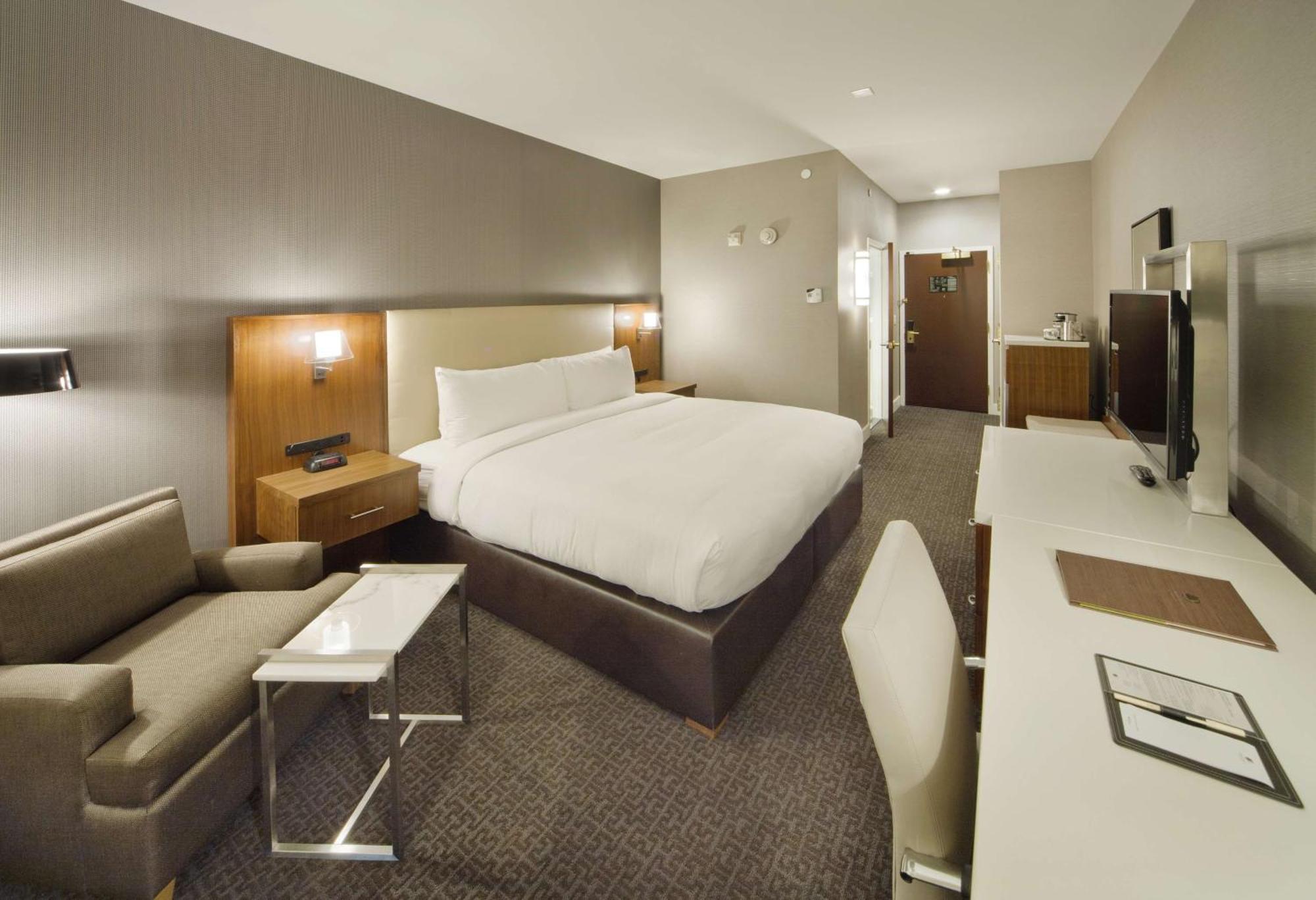 Standard King Room - Non-Smoking