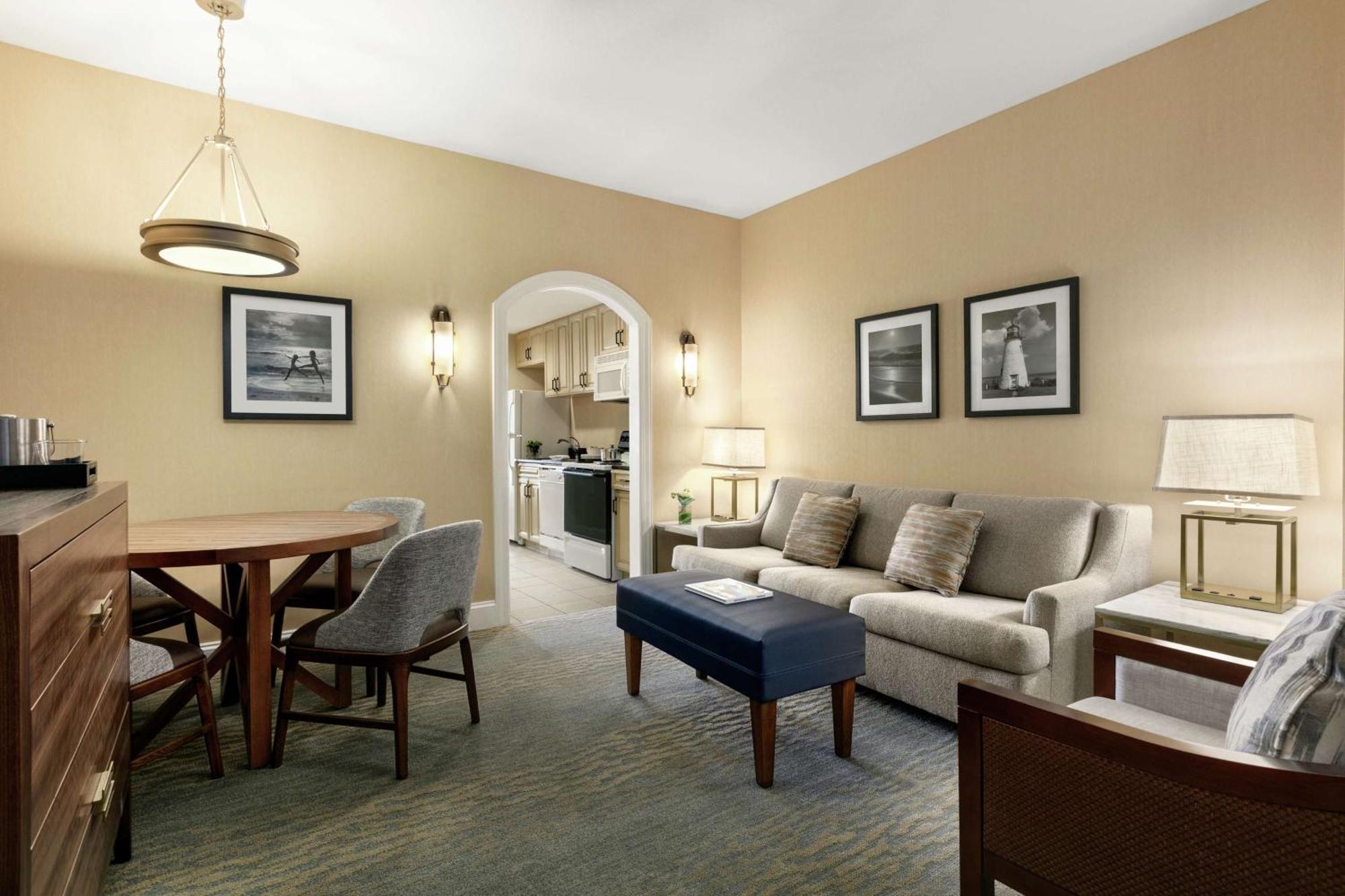 Queen Suite with Two Queen Beds - Poolside