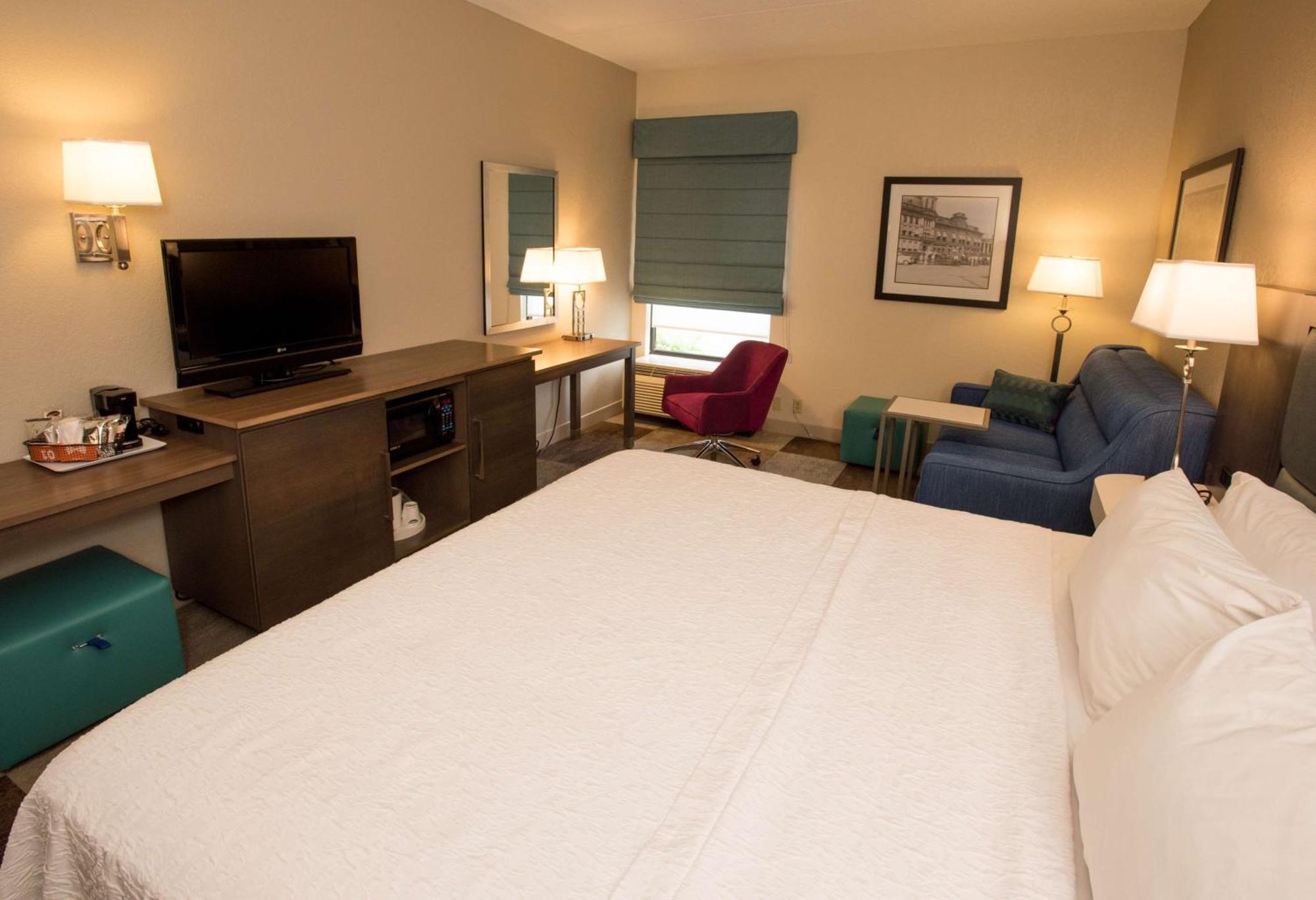King Room with Sofa Bed and Study - Non-Smoking
