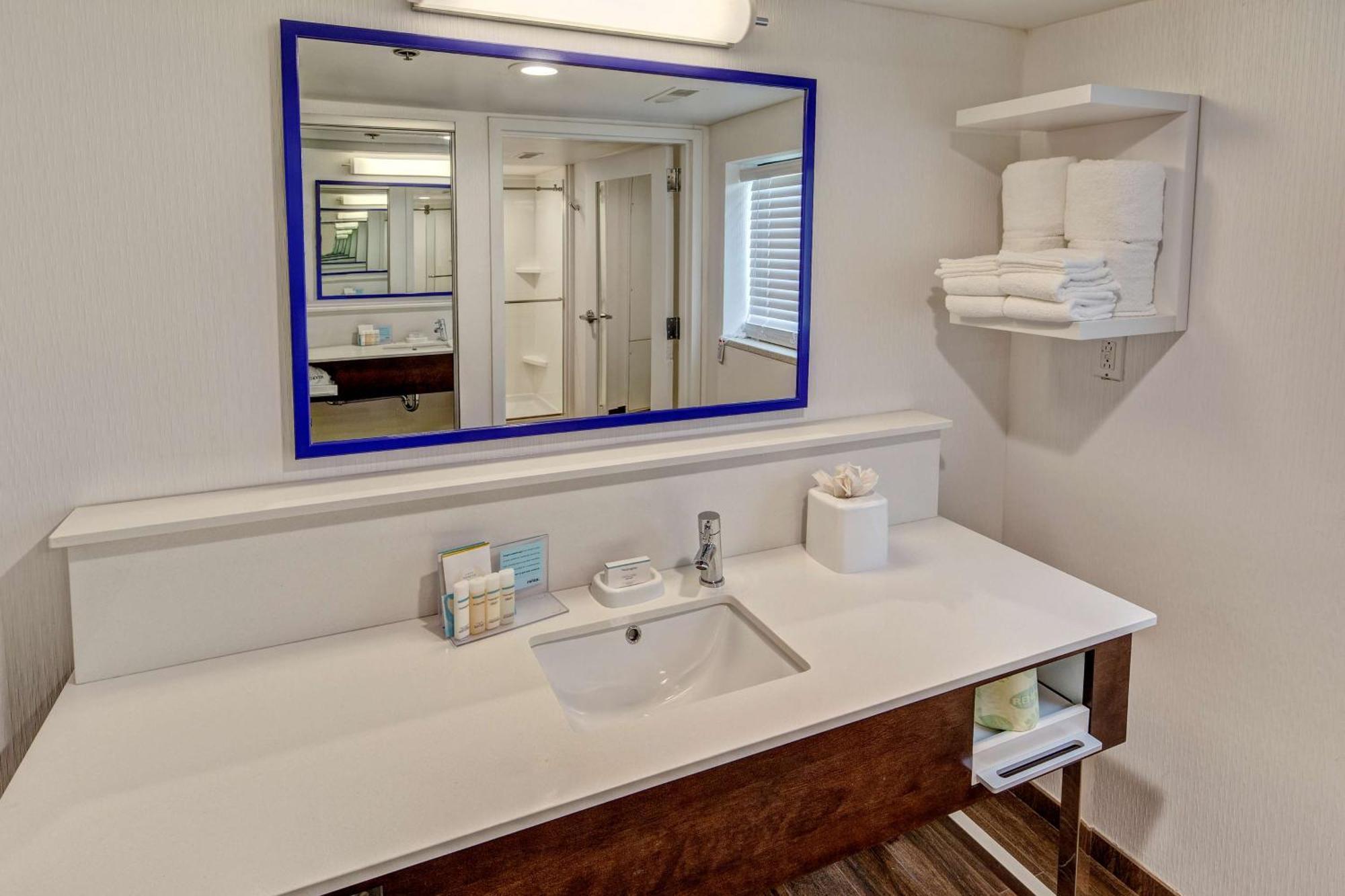One-Bedroom King Suite - Non-Smoking