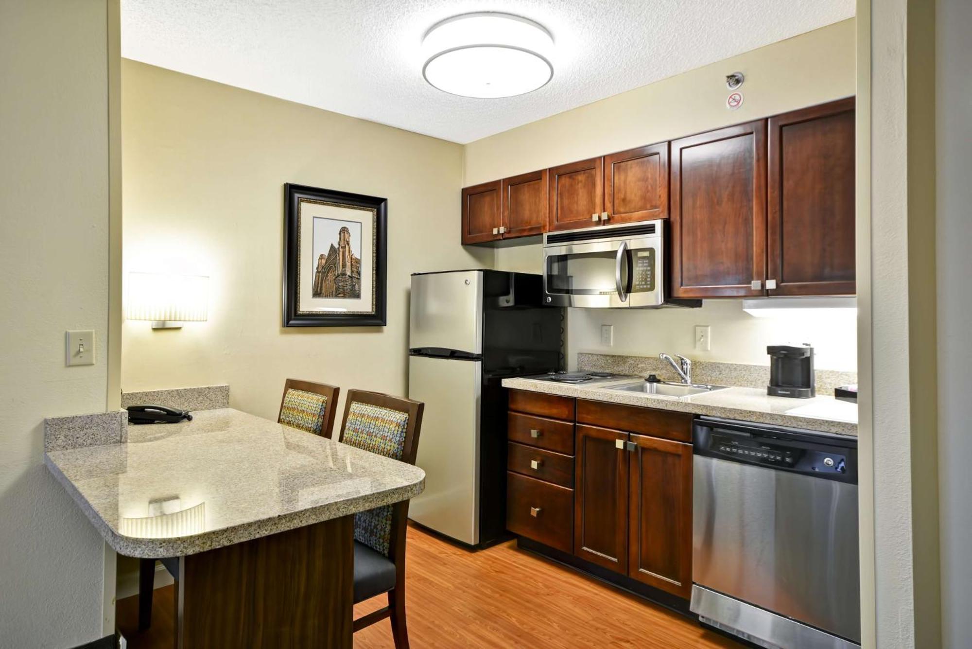One-Bedroom King Suite - Non-Smoking