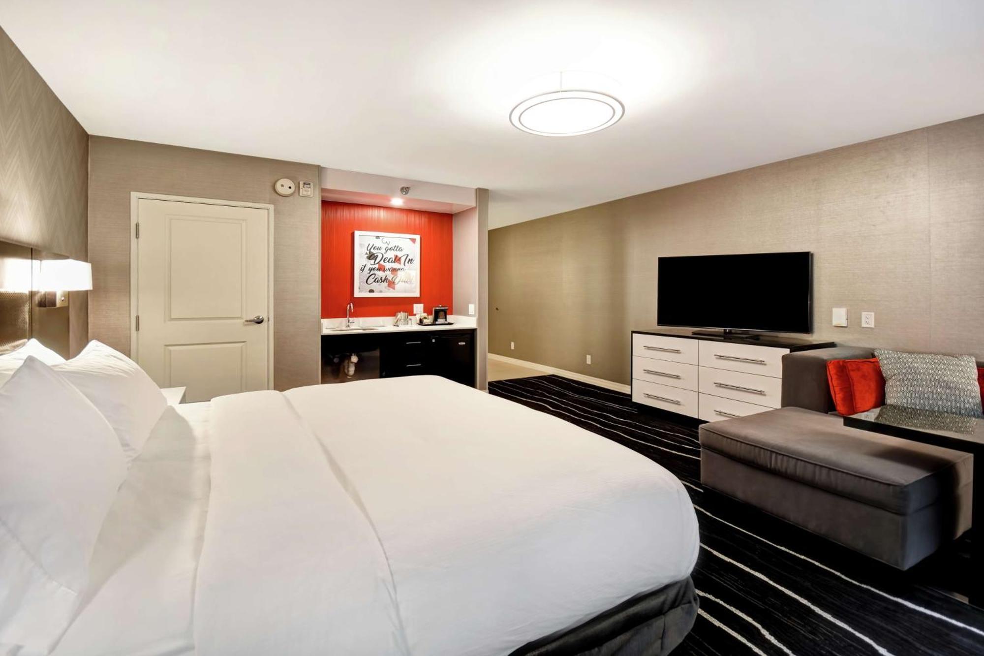 Junior King Suite with Sofa Bed