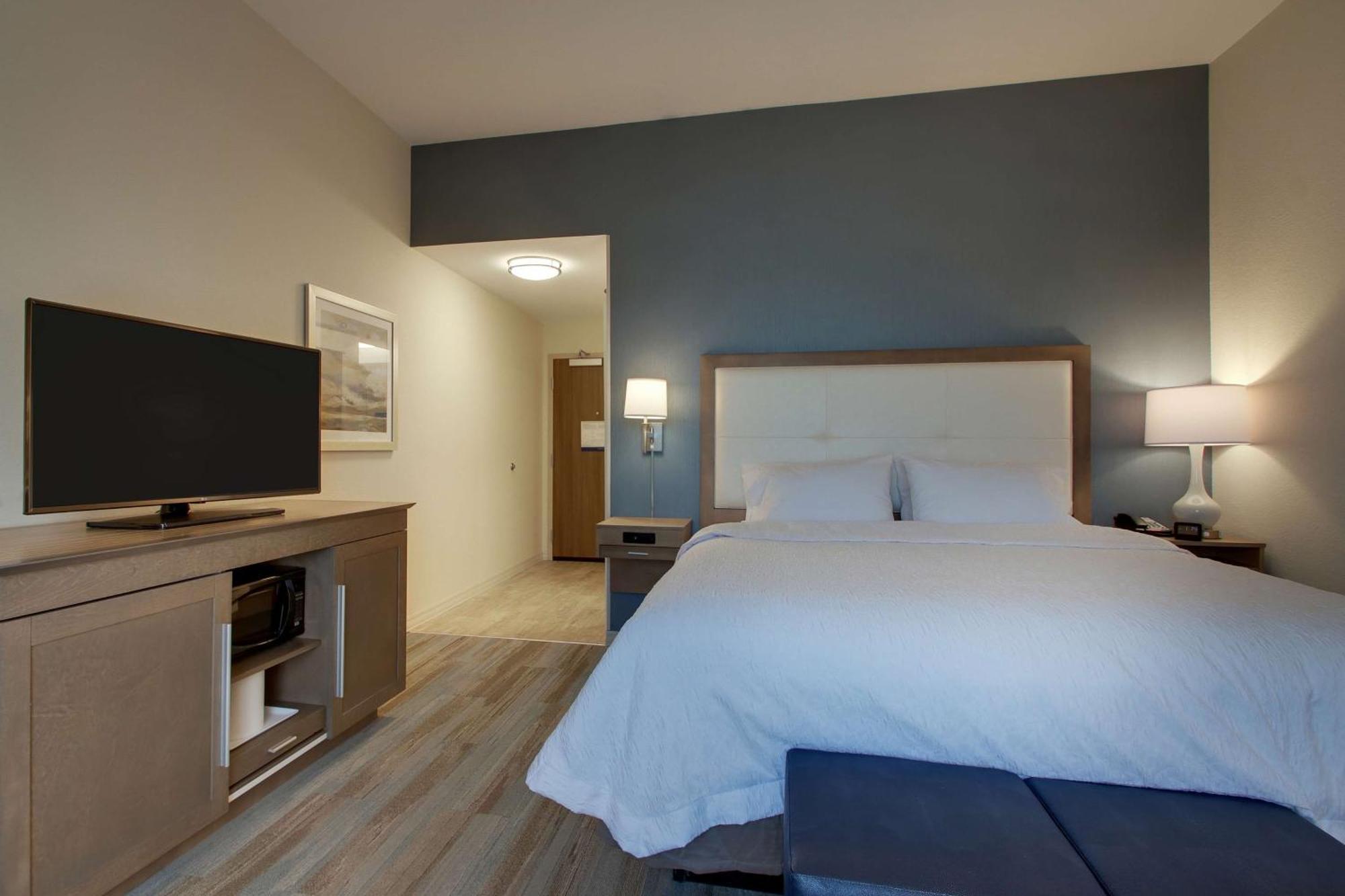 King Room with Sofa Bed - Non-Smoking