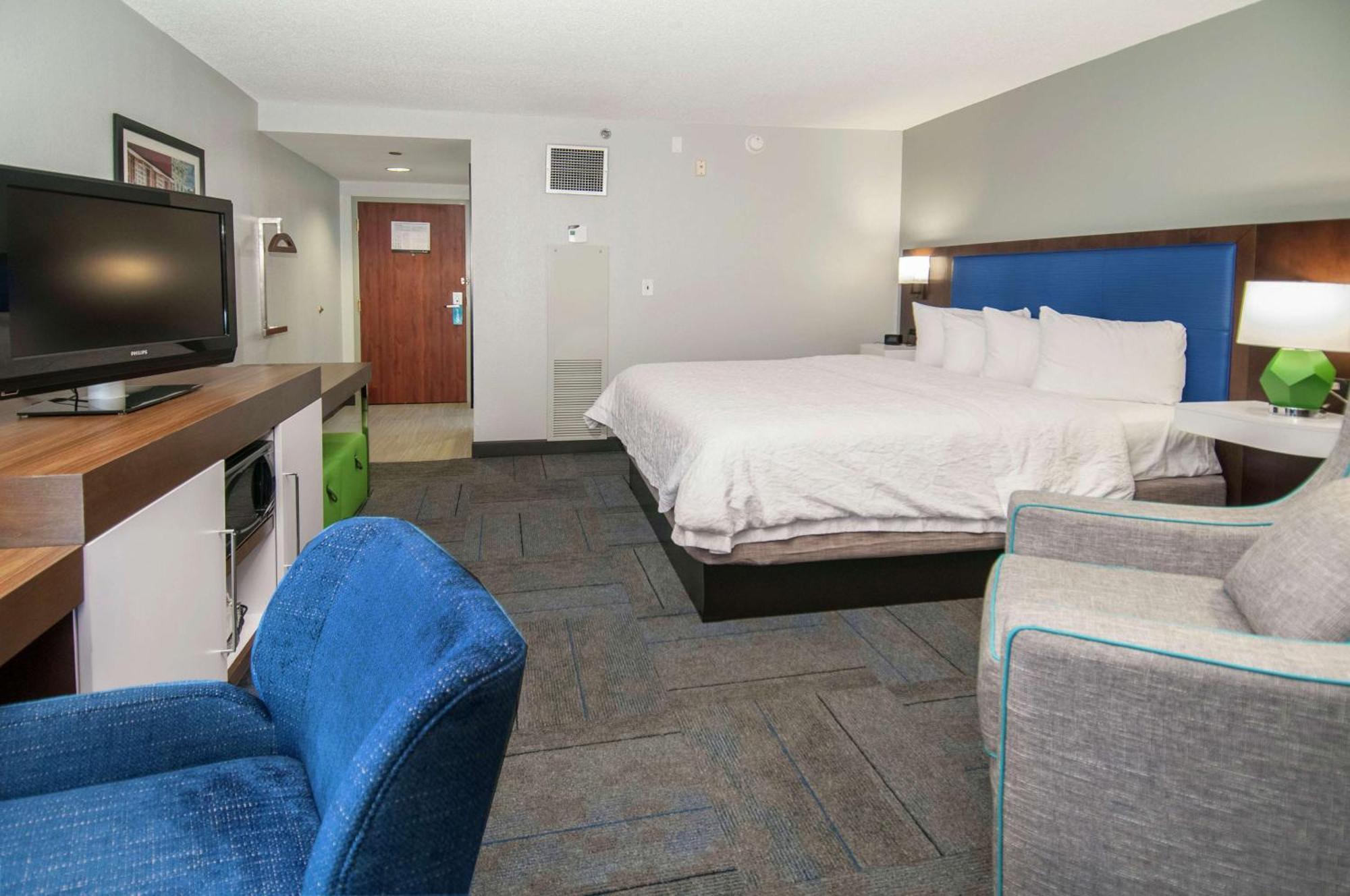 King Room with Microwave and Refrigerator - Non-Smoking