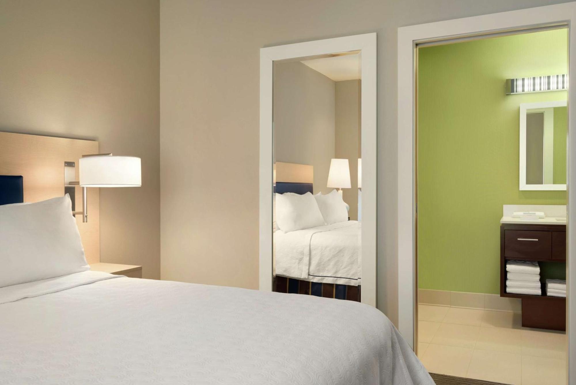 One-Bedroom King Suite - Non-Smoking