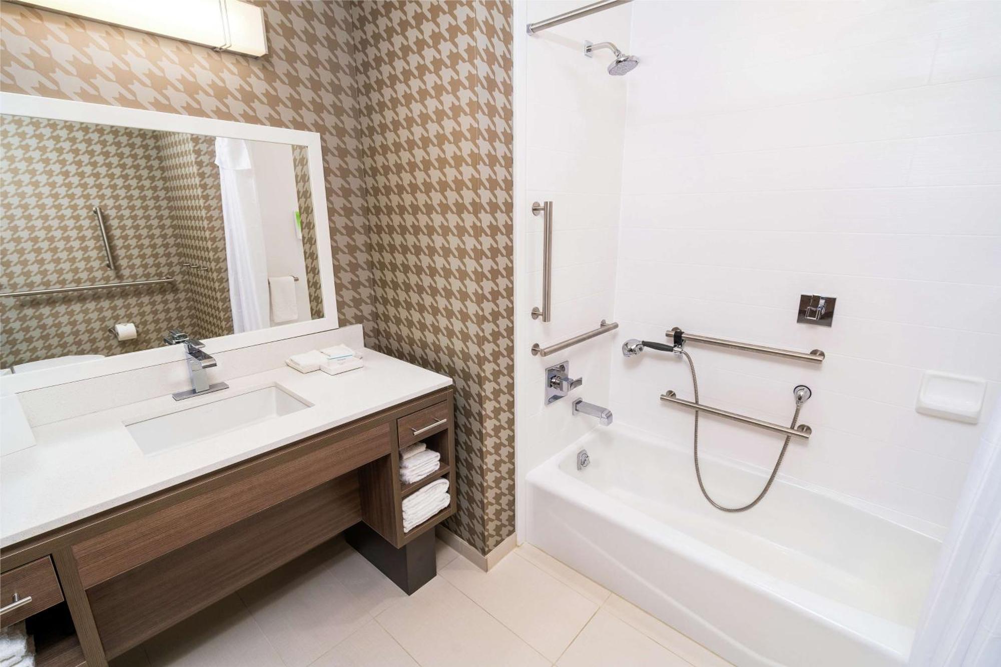 Suite Studio Lit King-Size - Accessible aux Personnes à Mobilité Réduite - Non-Fumeurs