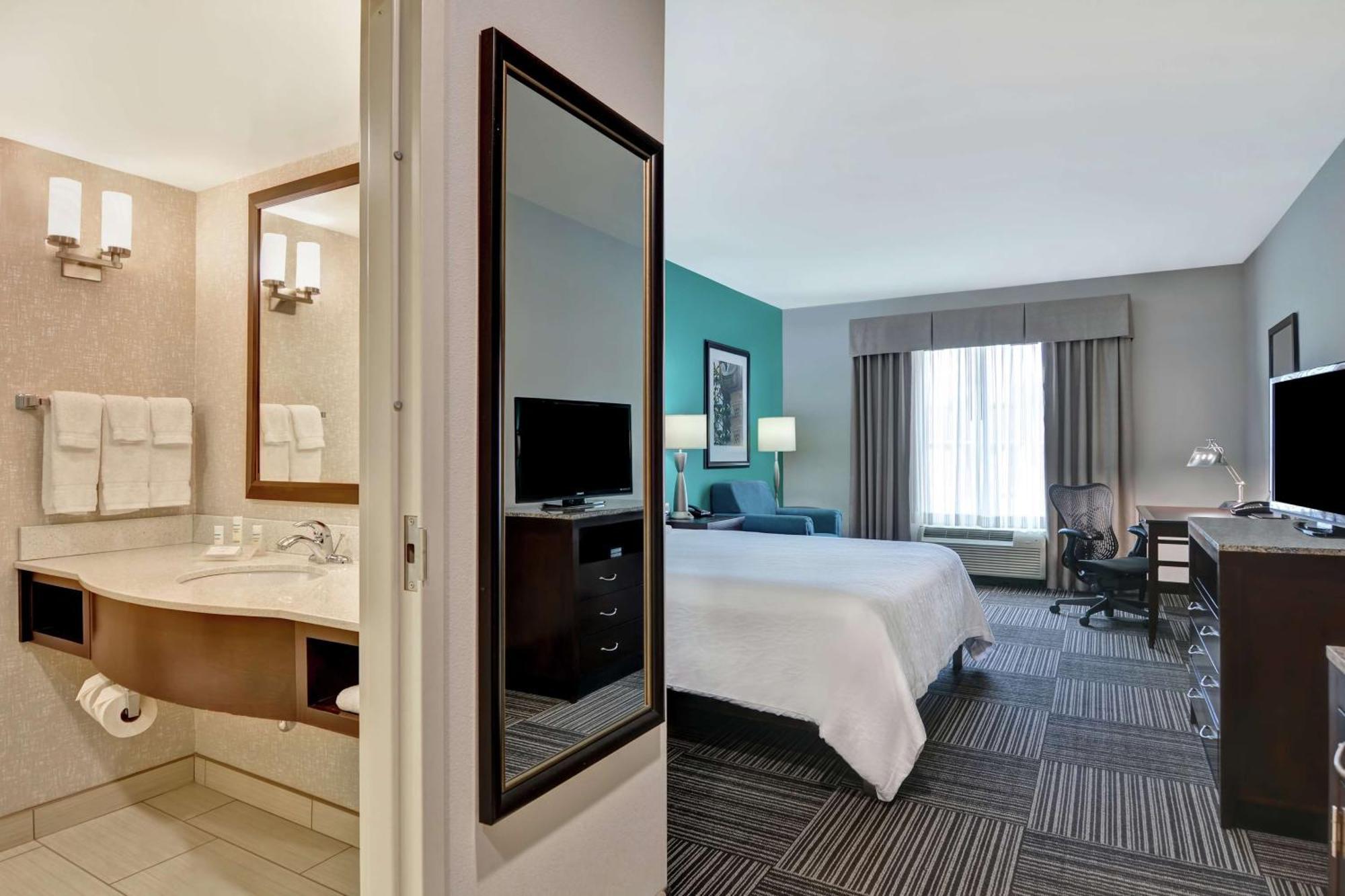King Room with Accessible Tub - Mobility Access