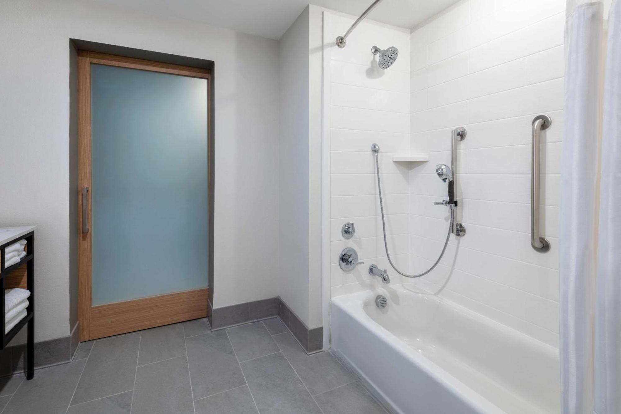King Room with Tub - Mobility and Hearing Access