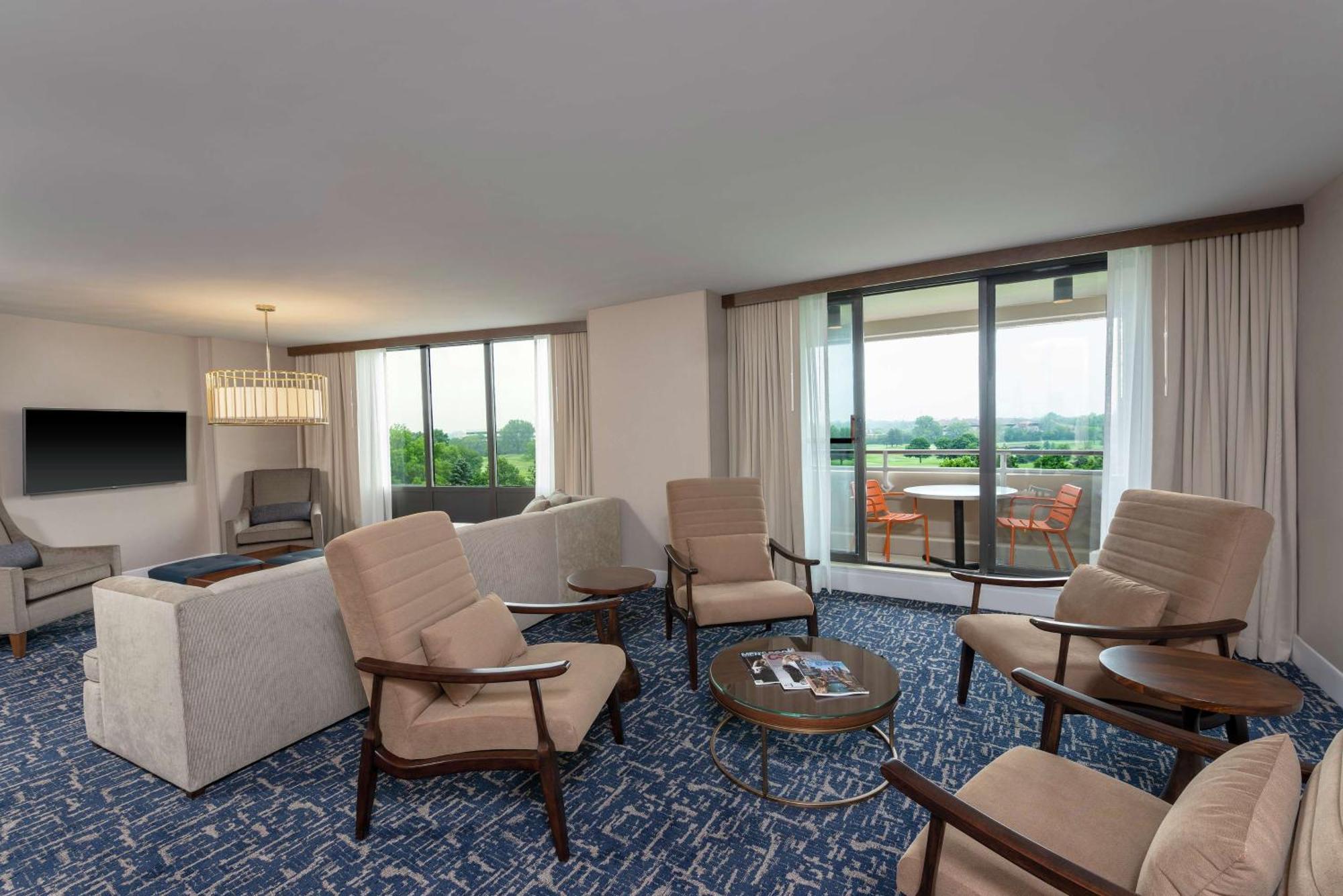 Deluxe King Suite with Sofa Bed