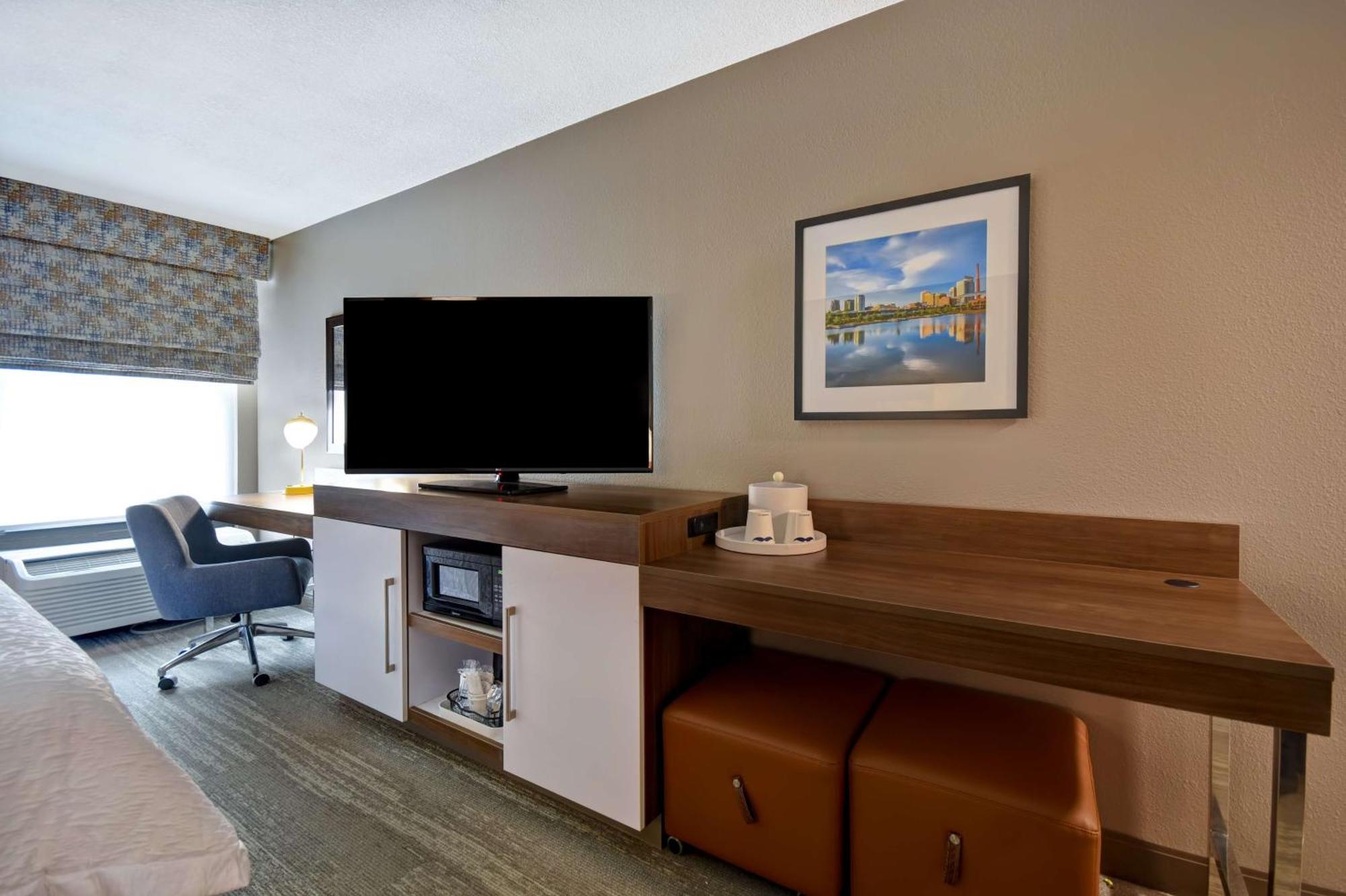 King Room with Sofa Bed - Hearing Accessible/Non-Smoking