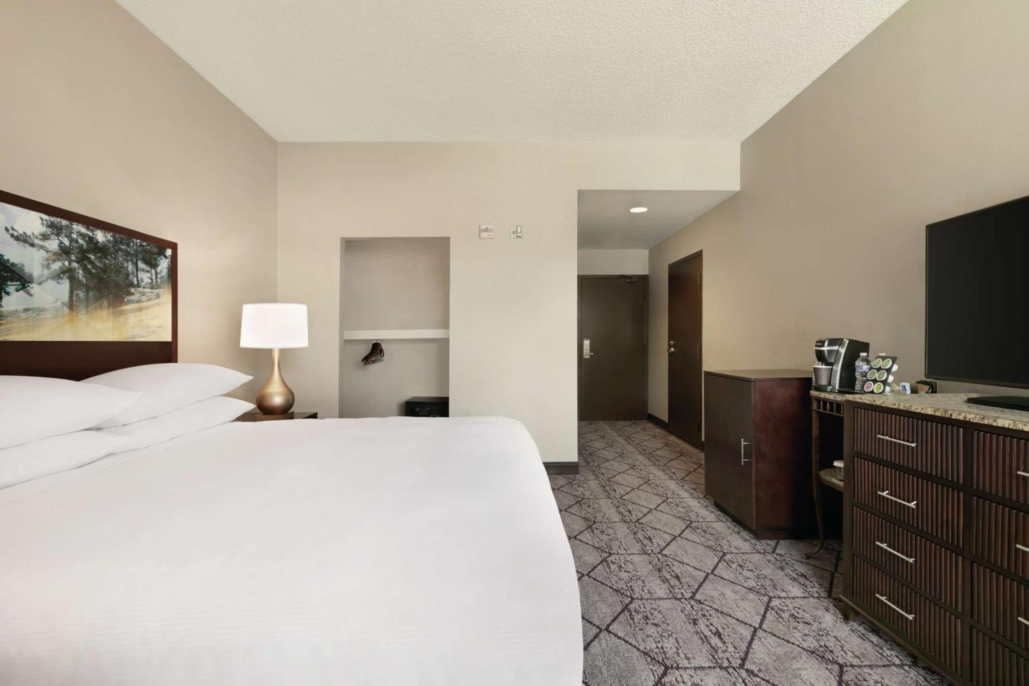 King Room with Accessible Tub - Mobility and Hearing Access/Non-Smoking