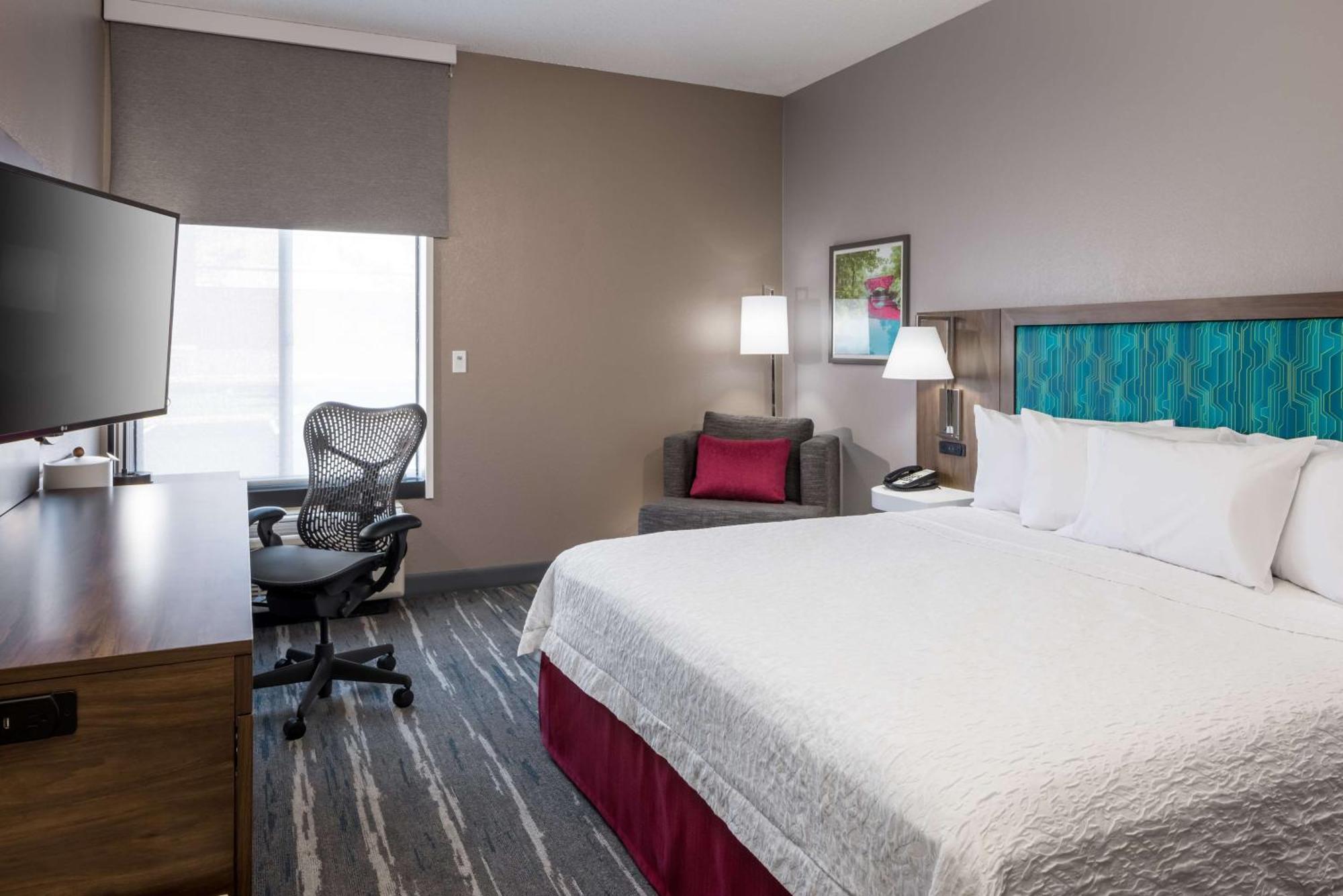 King Room with King Bed - Non-Smoking