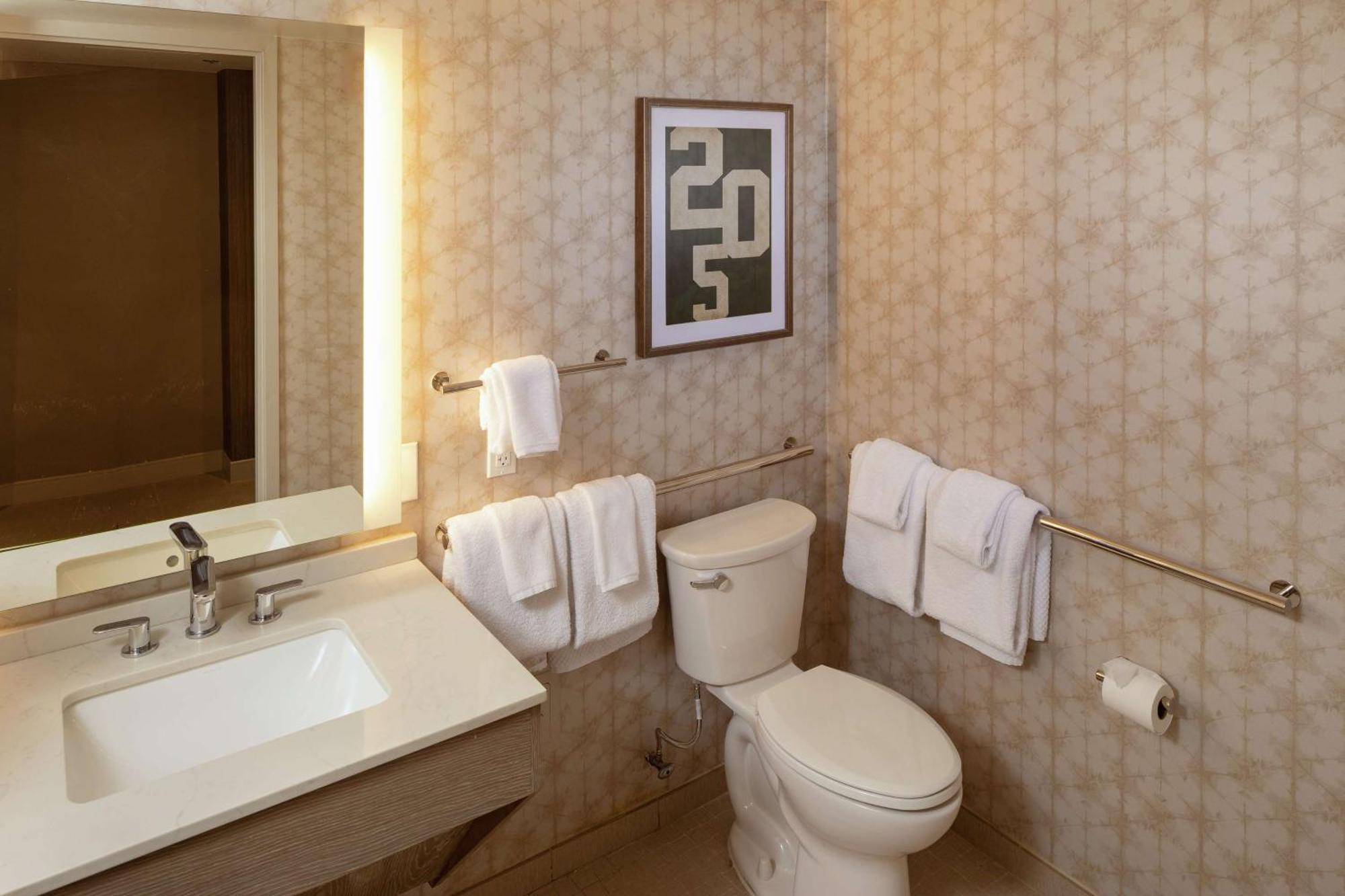 Queen Room with Two Queen Beds and Roll-In Shower - Mobility Access